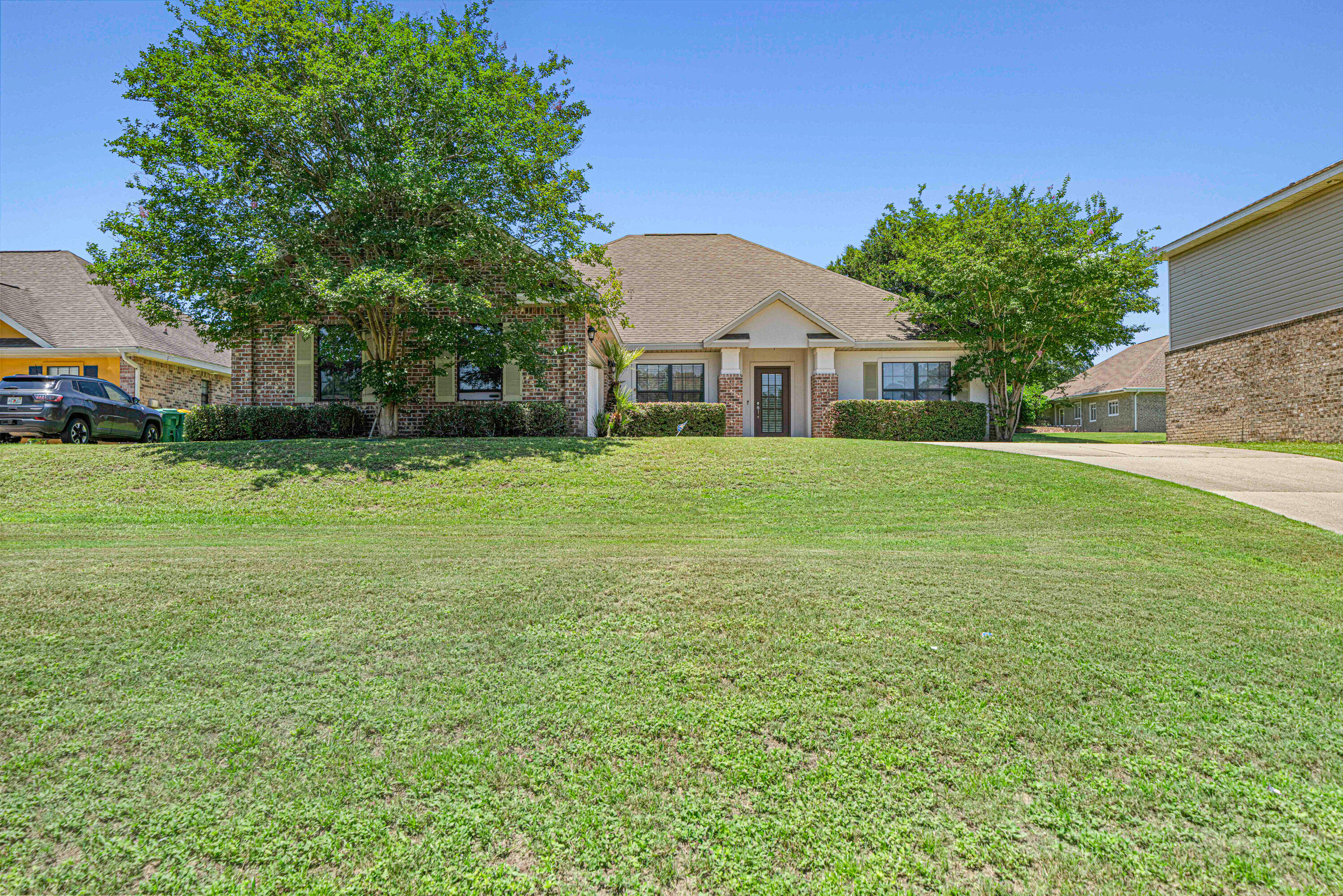 LAKERIDGE EST - Residential