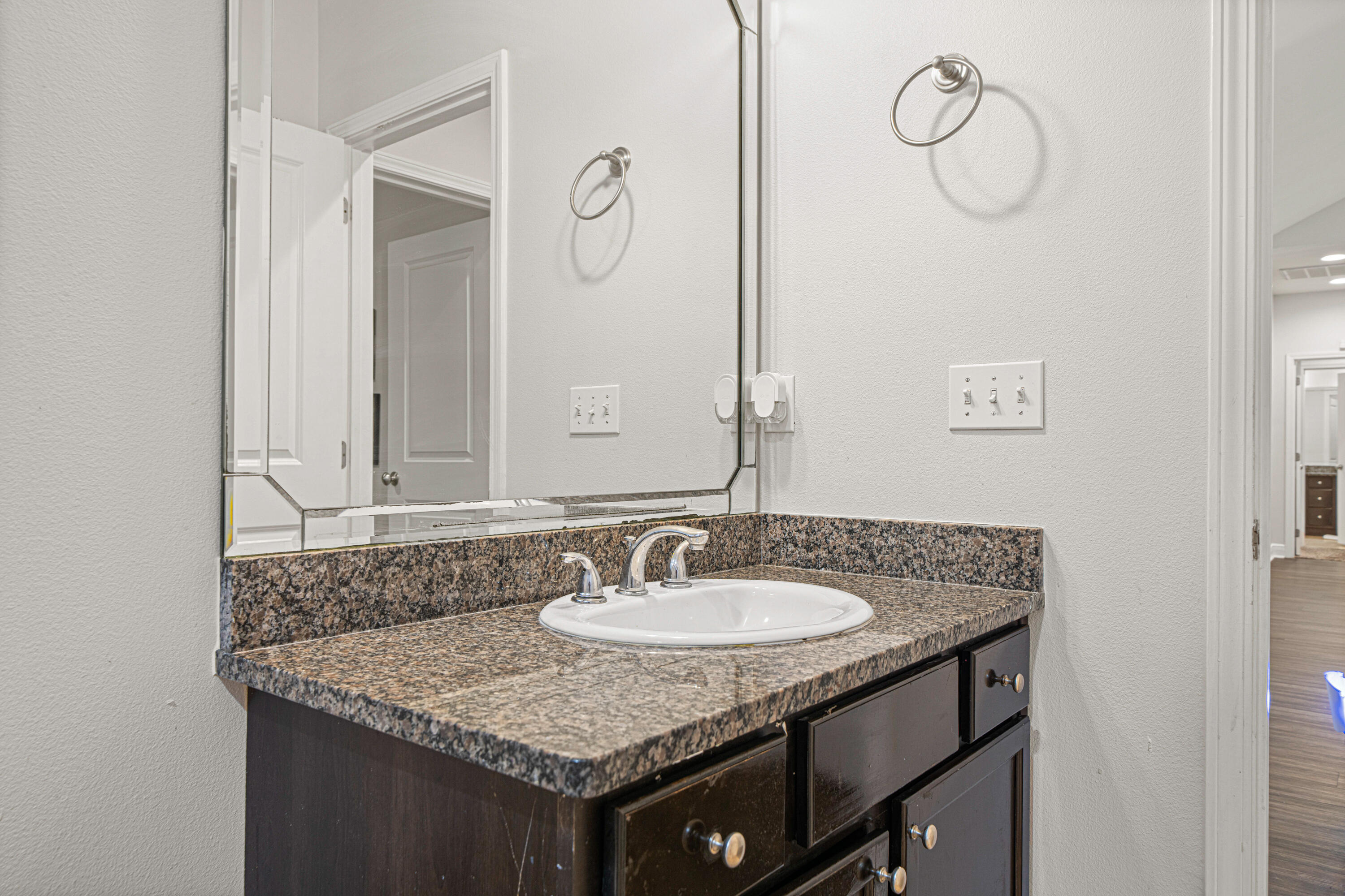 LAKERIDGE EST - Residential