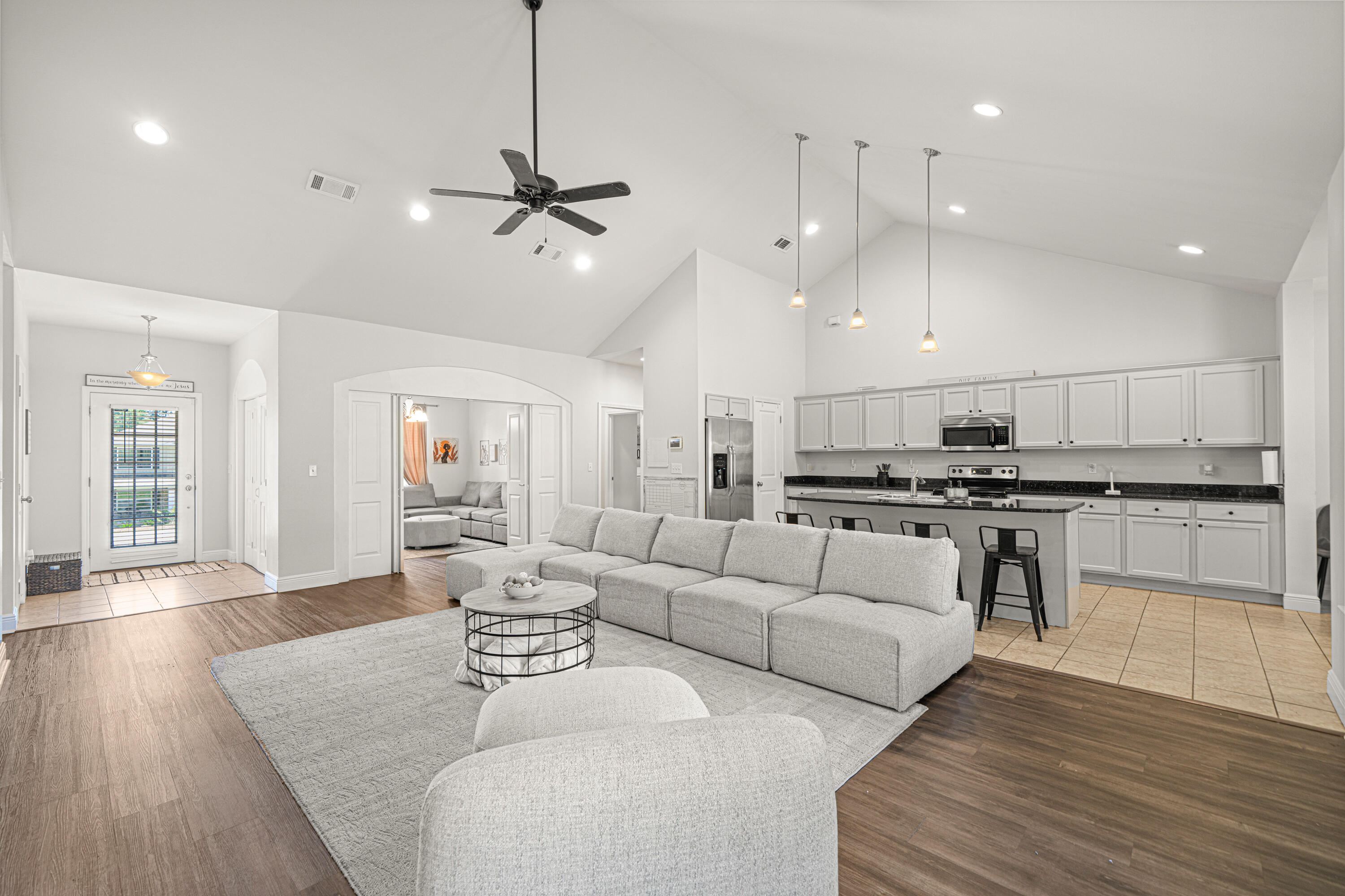 LAKERIDGE EST - Residential