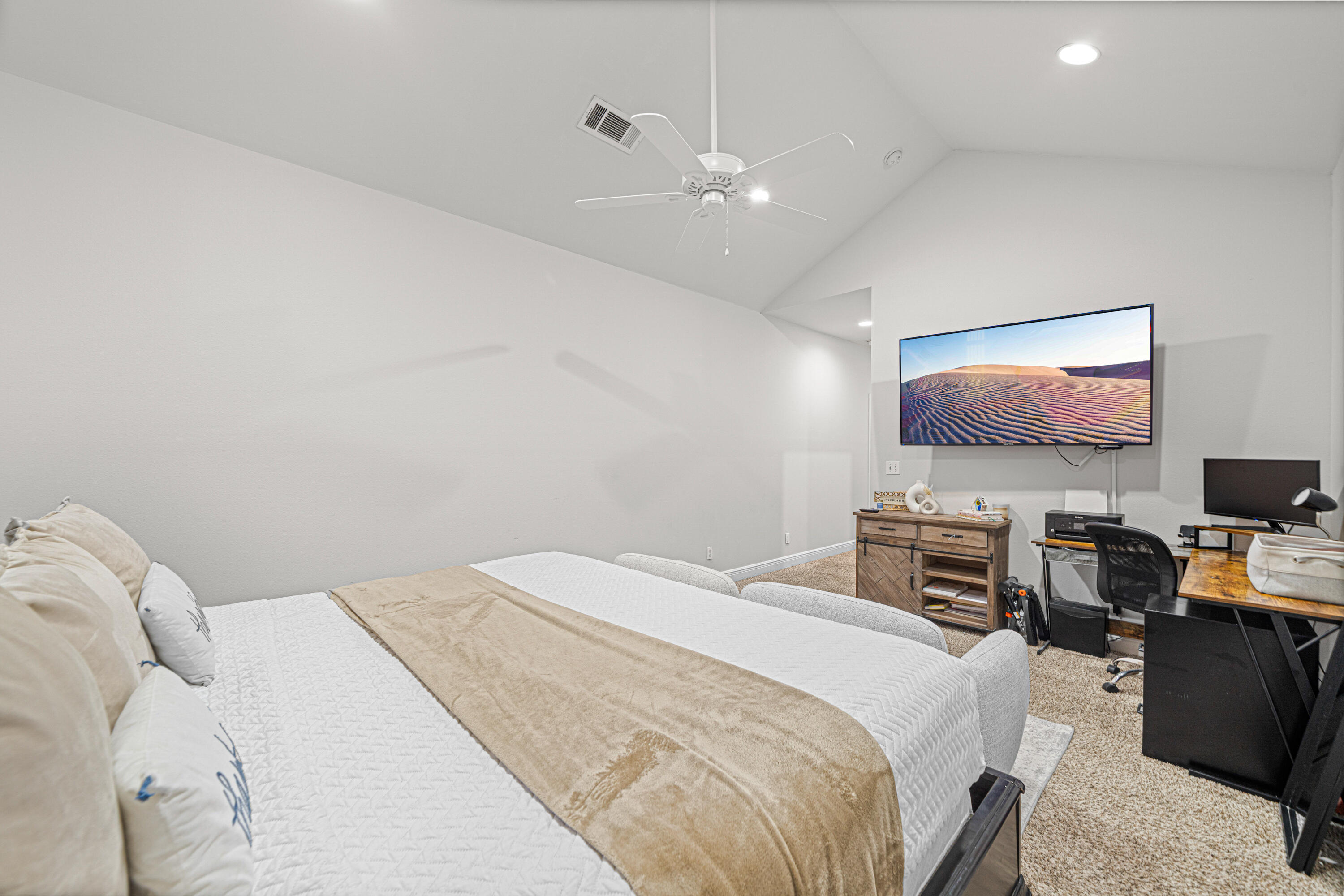LAKERIDGE EST - Residential