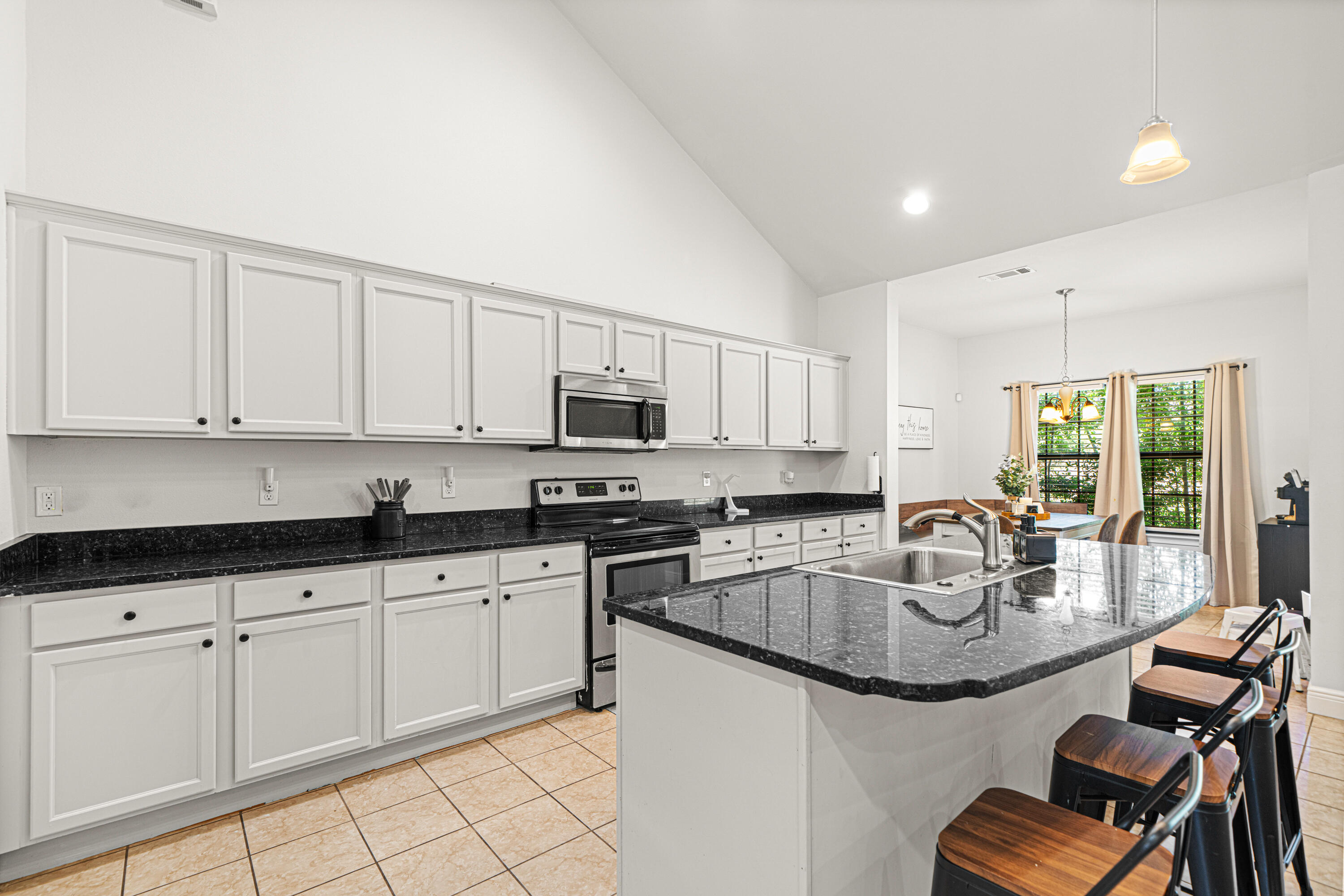 LAKERIDGE EST - Residential