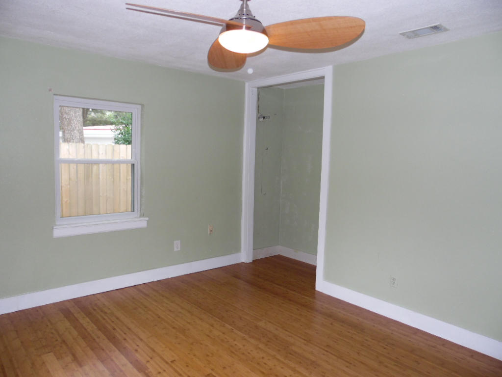 ELLIOTTS POINT - Residential