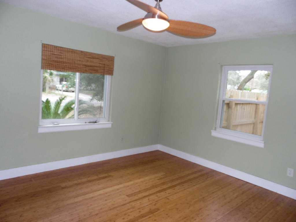 ELLIOTTS POINT - Residential