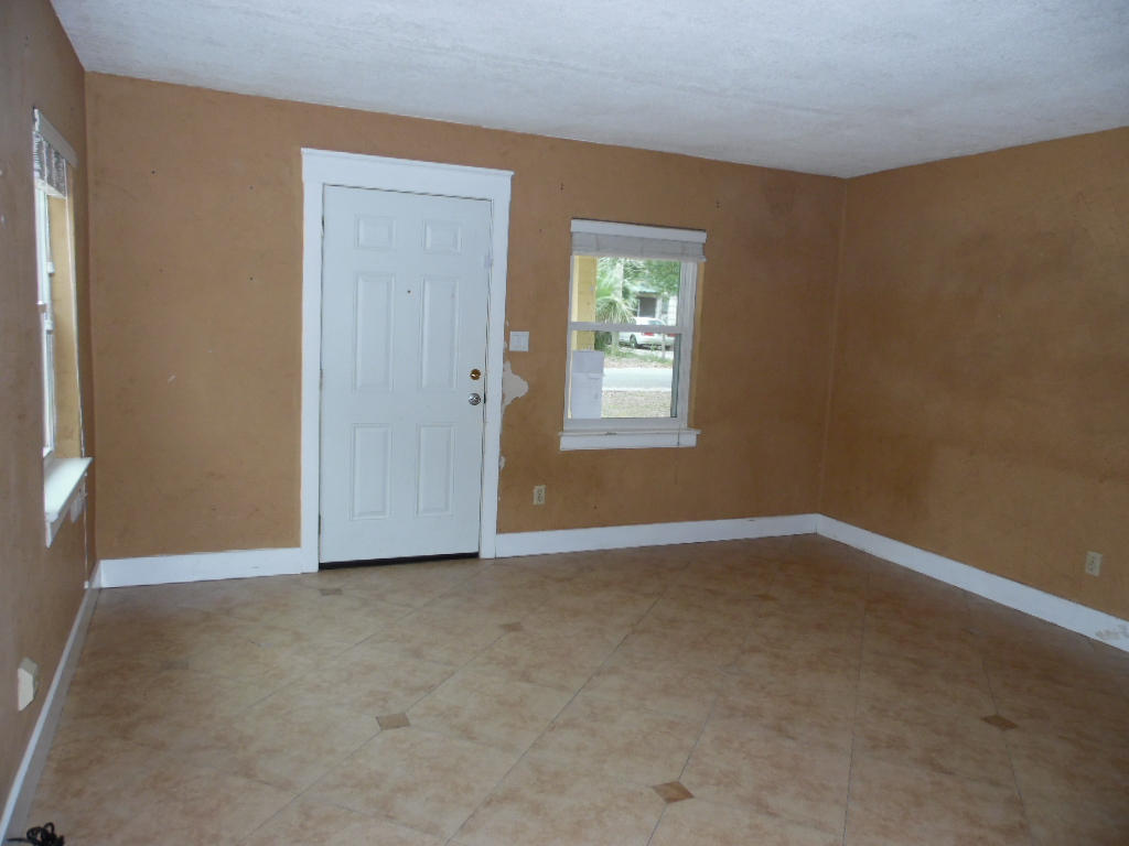 ELLIOTTS POINT - Residential