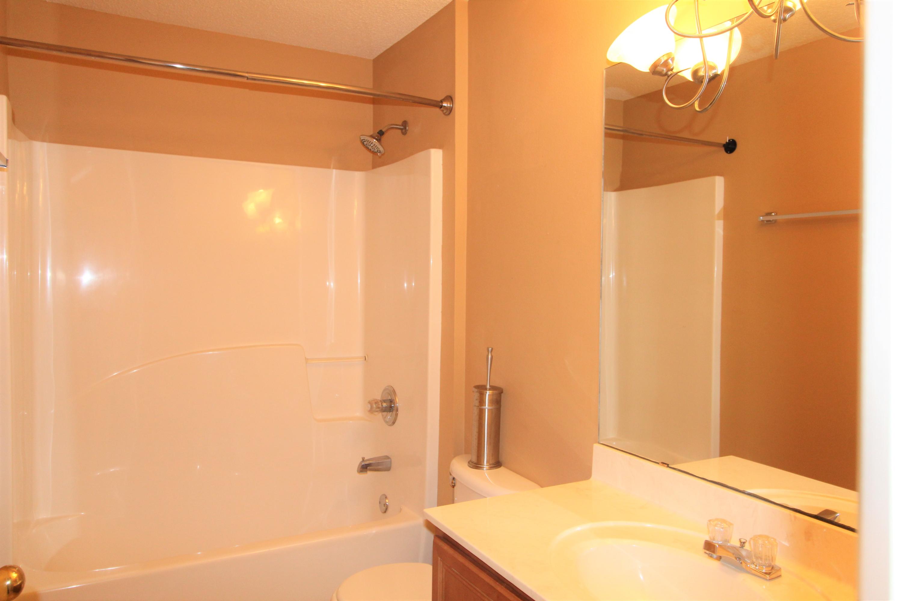 TWIN LAKES ESTATES - Residential