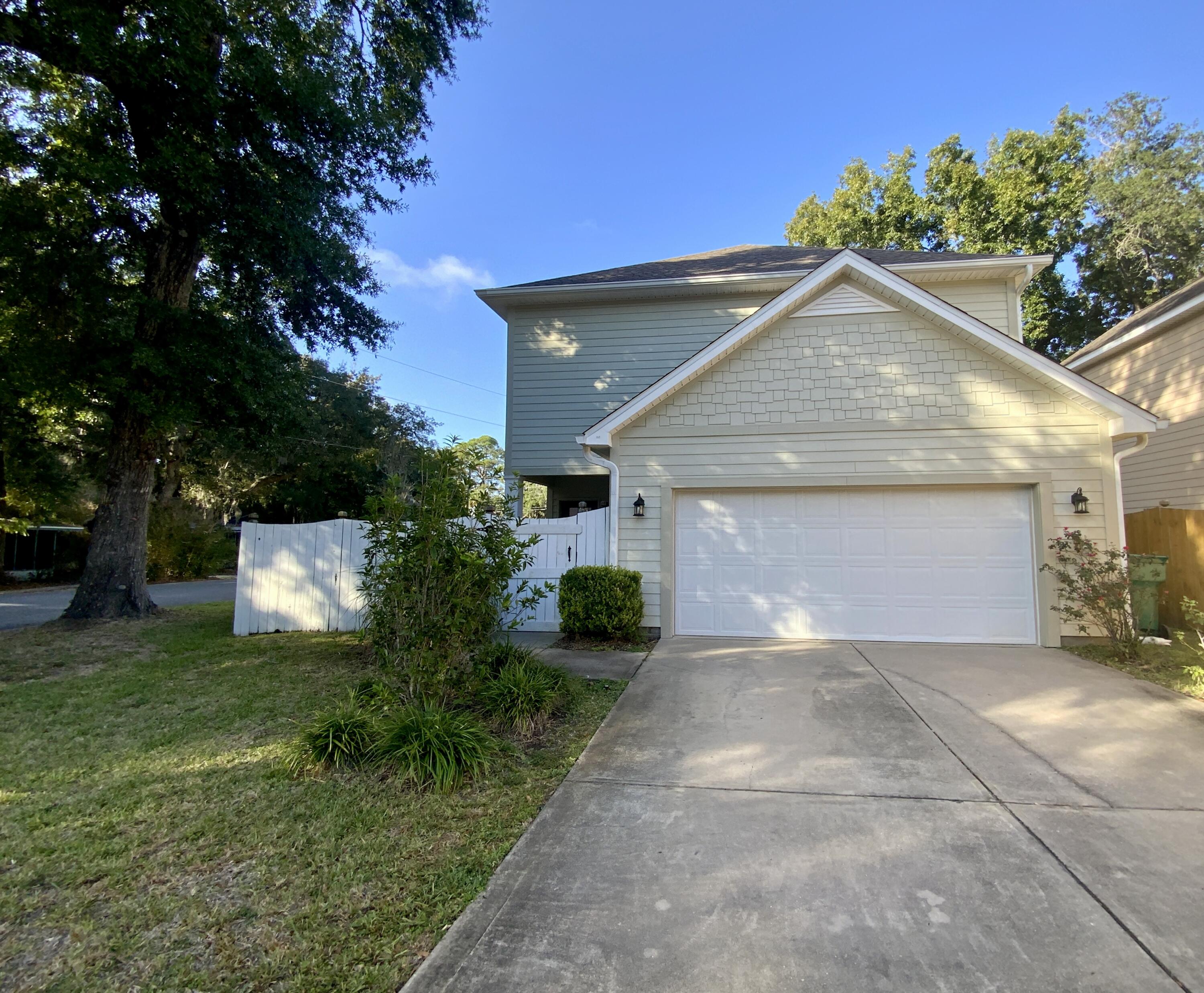 YACHT CLUB ESTATES - Residential