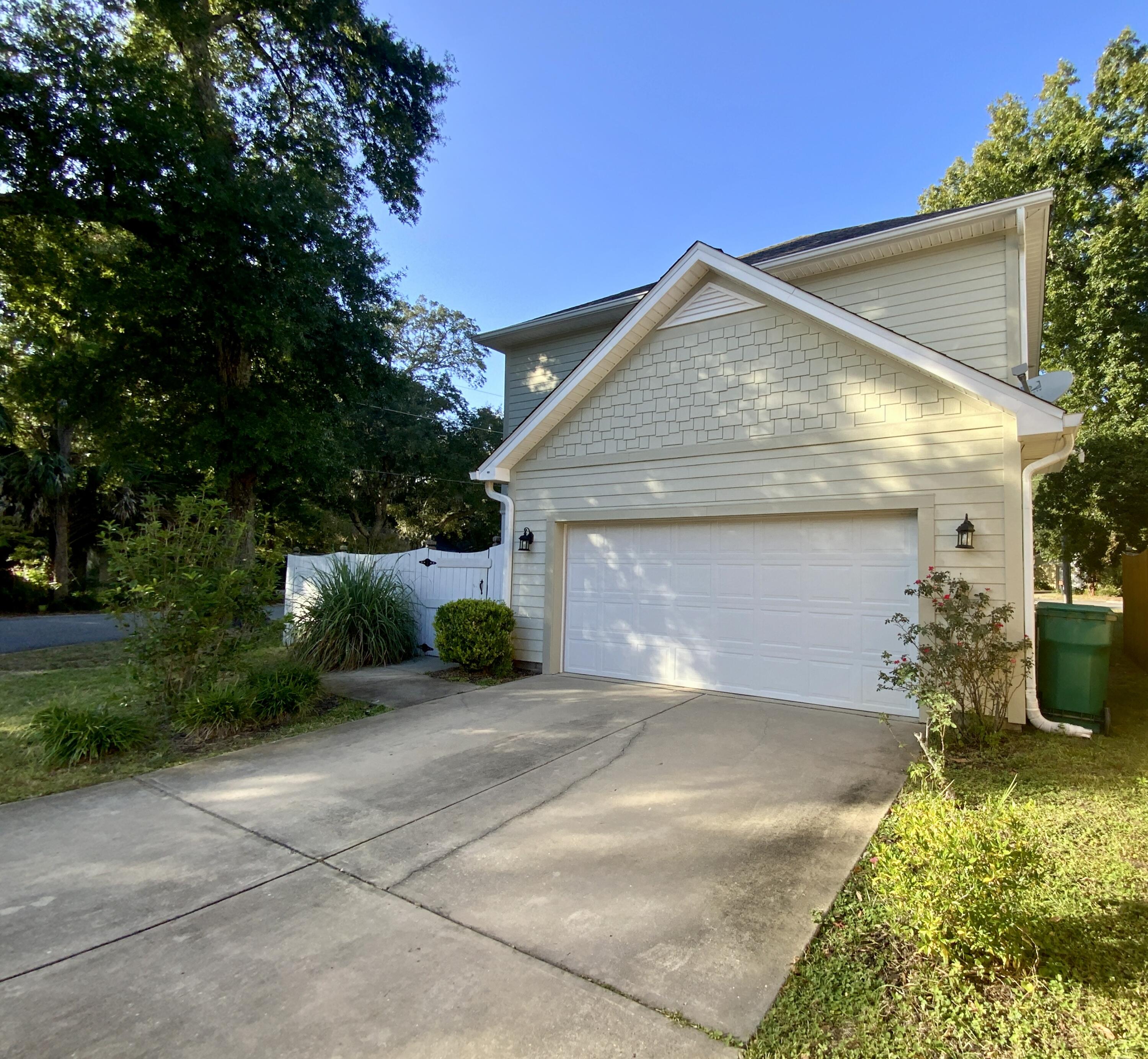 YACHT CLUB ESTATES - Residential