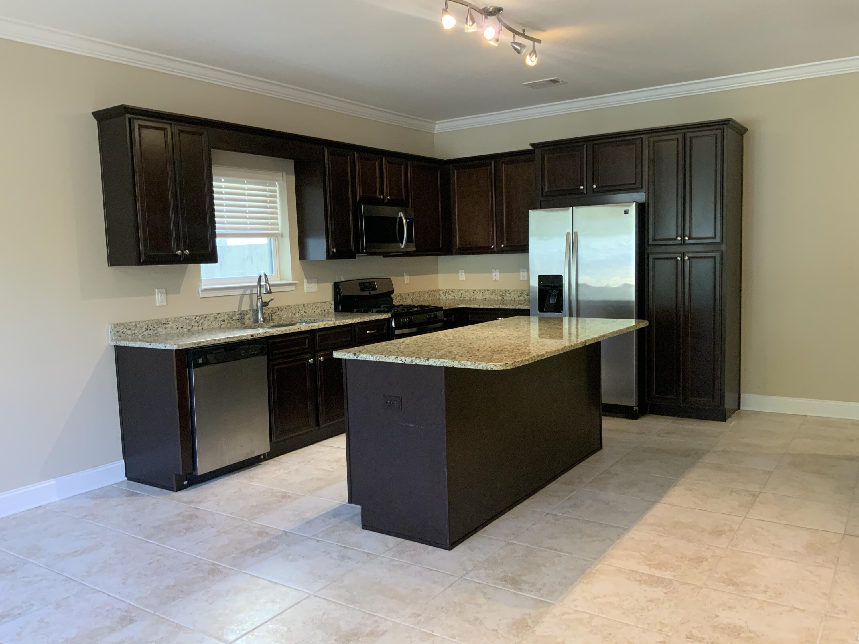 YACHT CLUB ESTATES - Residential