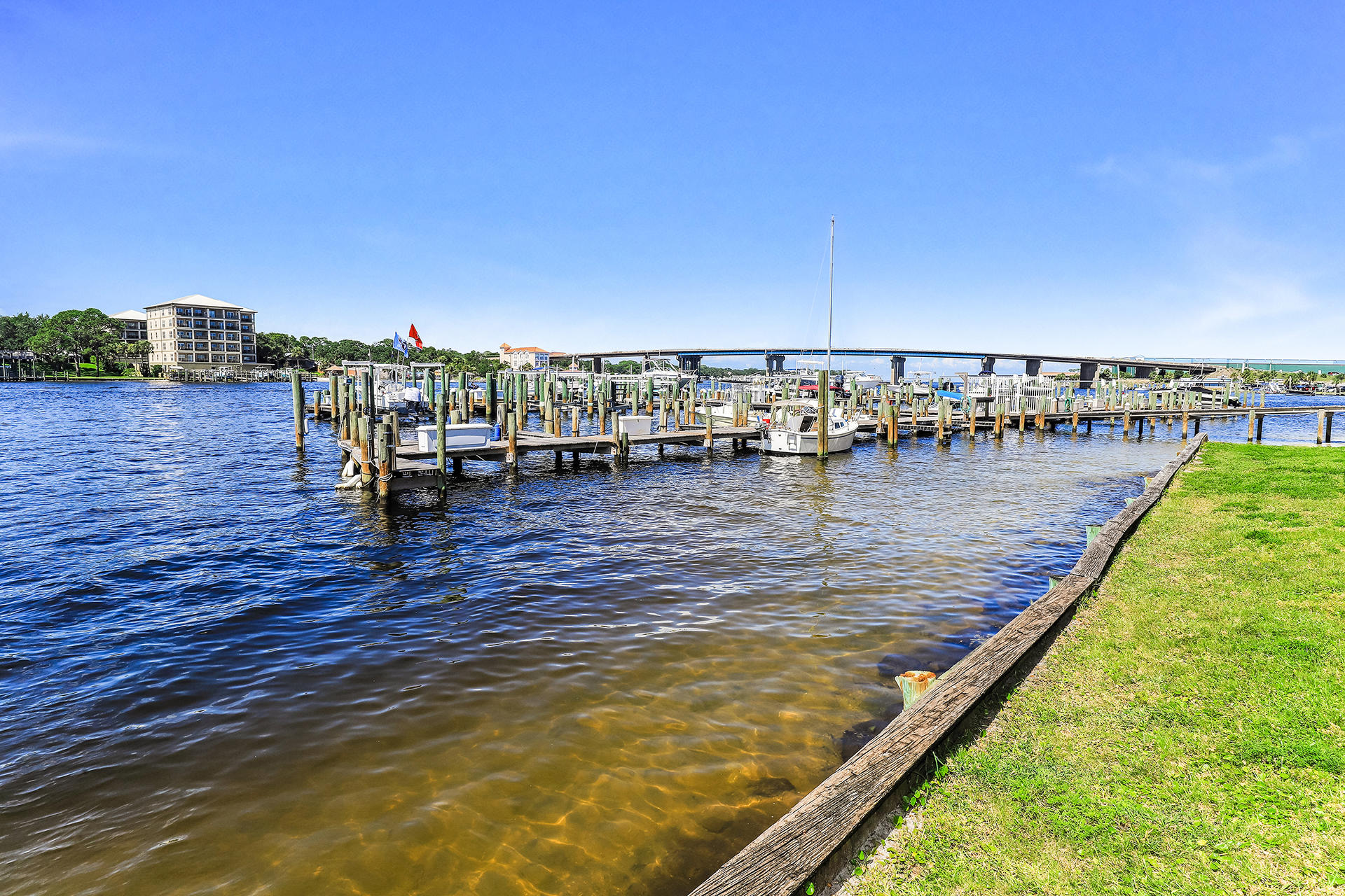 COMMODORES LANDING - Residential