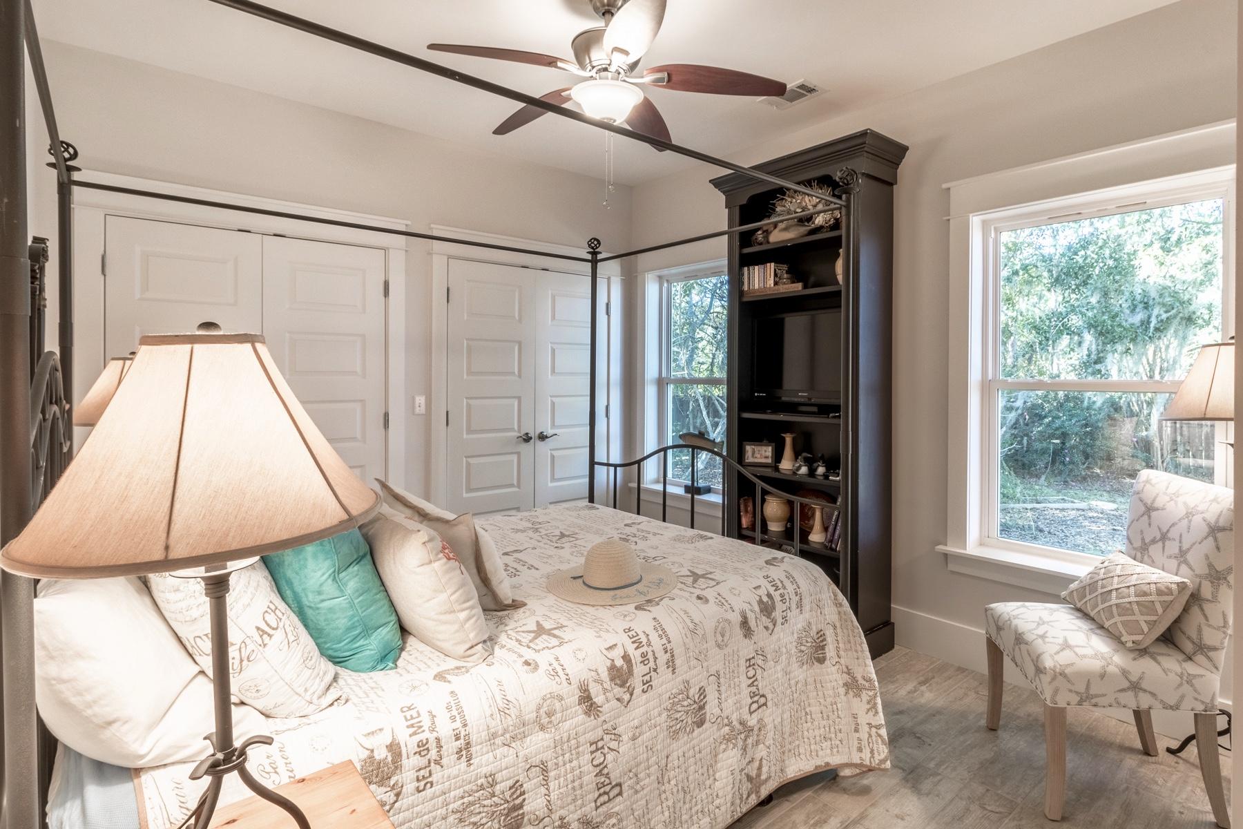 TOWN OF SANTA ROSA - Residential