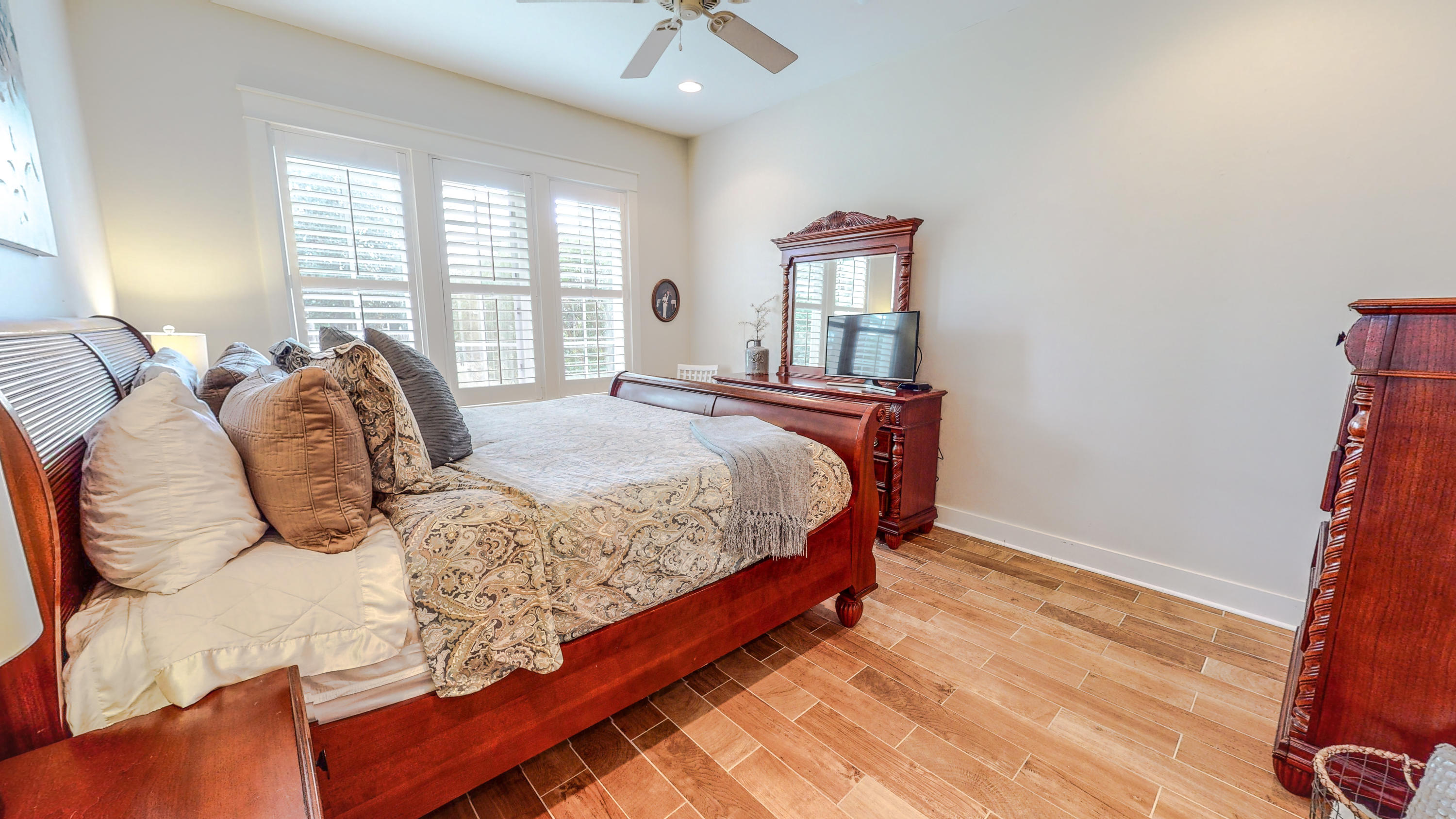 CARSON OAKS - Residential