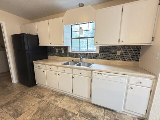 COUNTRY OAKS ESTATES PH 1 - Residential Lease