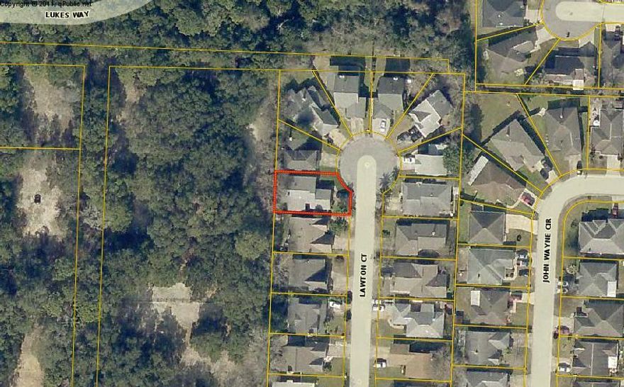 Come grab a piece of land in an established neighborhood in Central Fort Walton Beach. Located close to both Eglin and Hurlburt AFB as well as the white sandy beaches on Okaloosa Island! This home has significant fire damage and has been deemed a total loss by sellers insurance company. Value is in land only. Seller is motivated and will entertain offers.