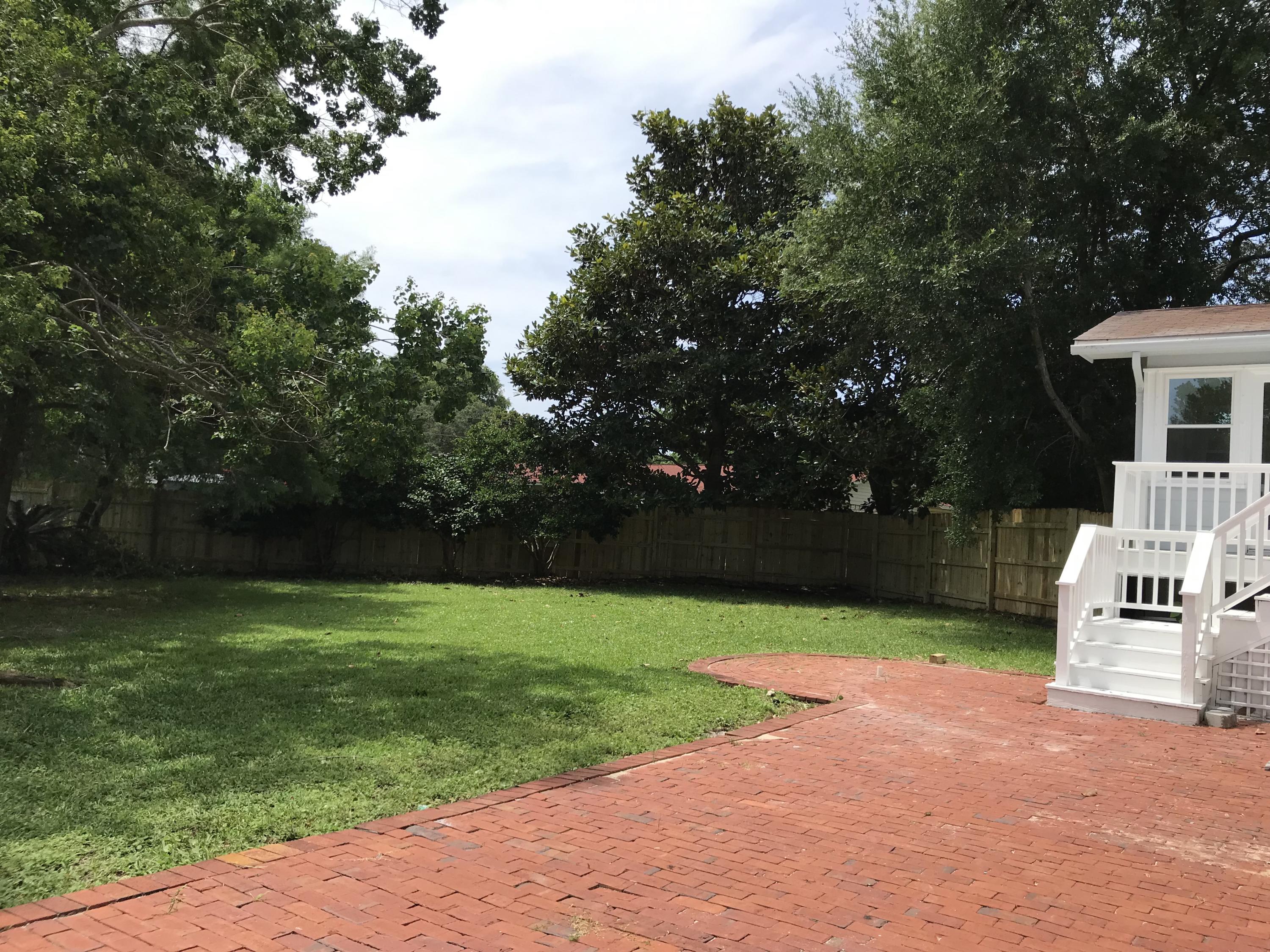 1st Spring Lake add to Kelly Homes Subd Lot1 BLK E - Residential