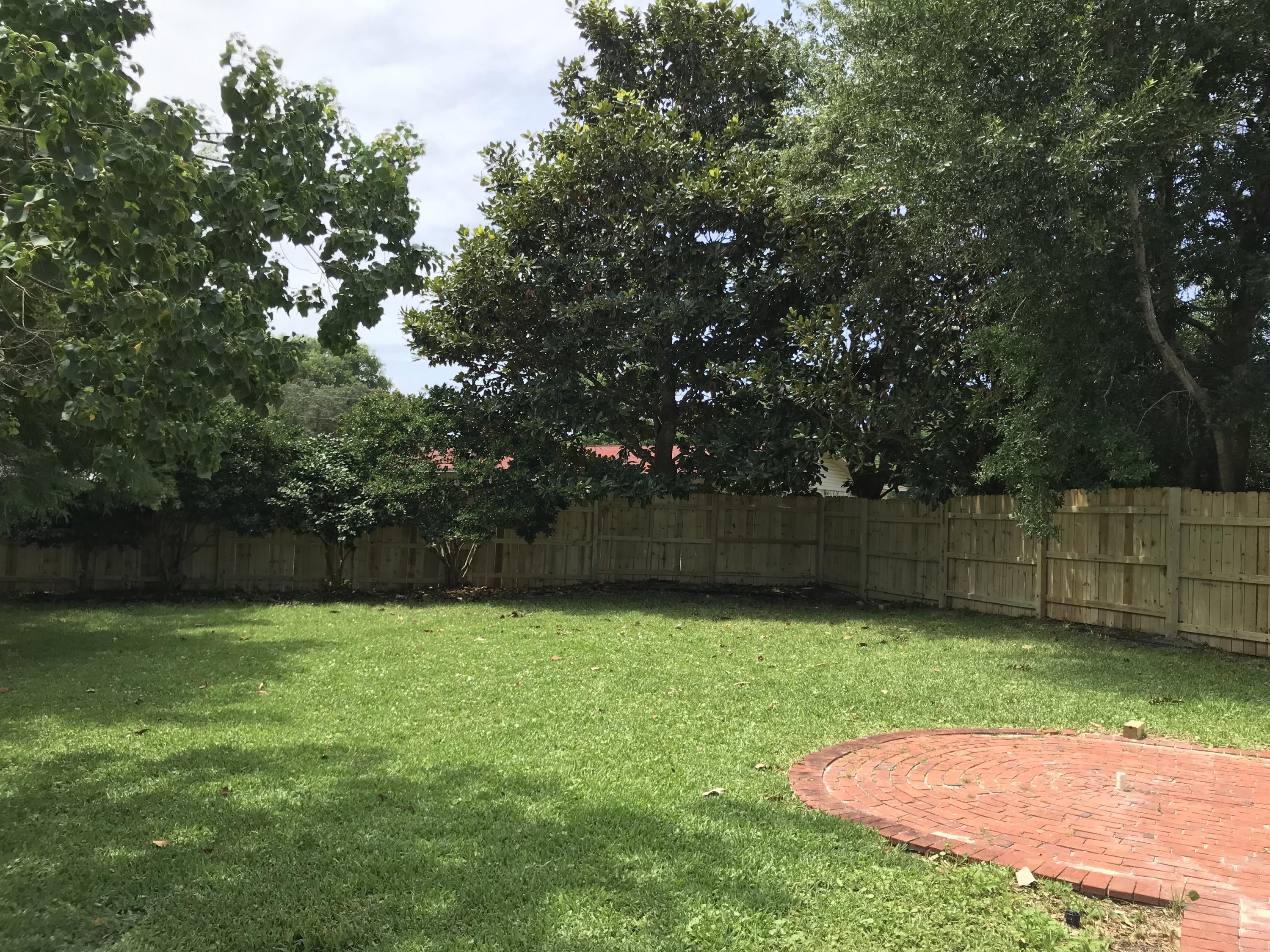 1st Spring Lake add to Kelly Homes Subd Lot1 BLK E - Residential