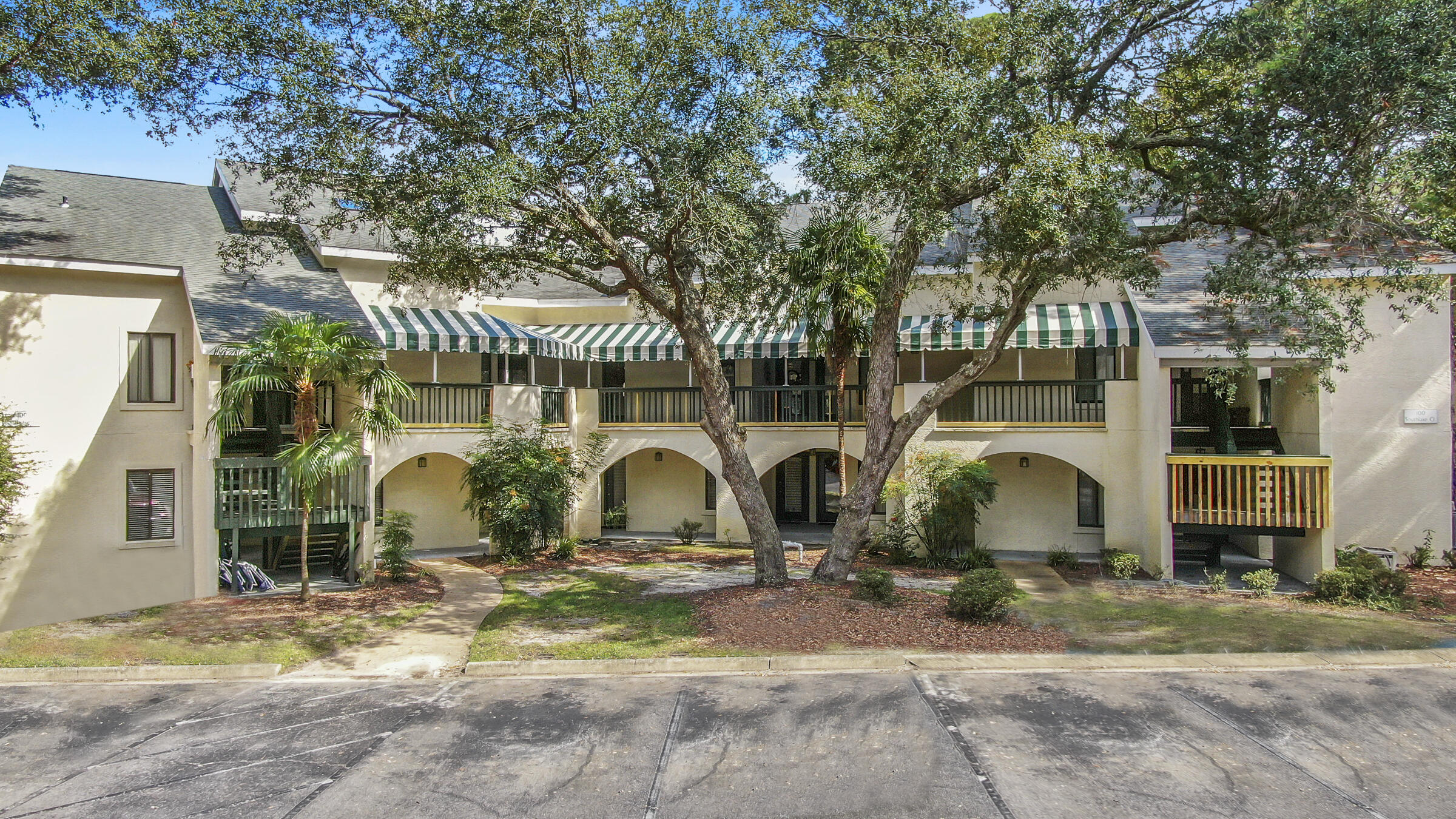 LAKESIDE CONDO AT BLUEWATER BAY - Residential