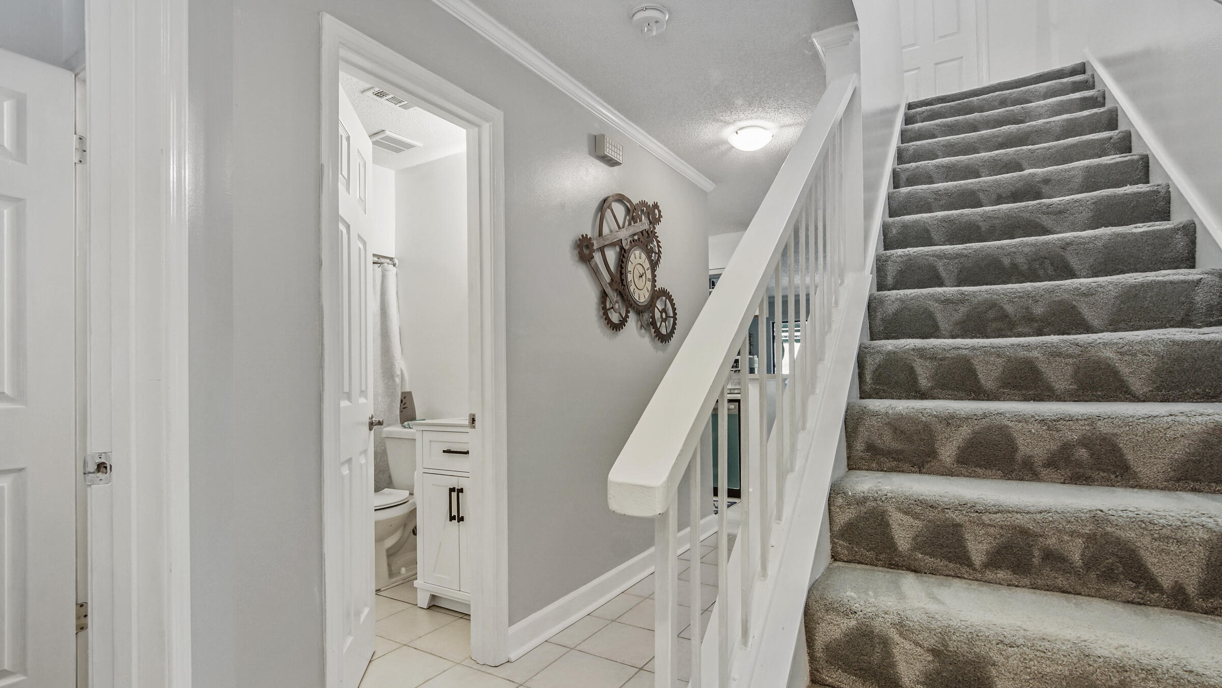 LAKESIDE CONDO AT BLUEWATER BAY - Residential