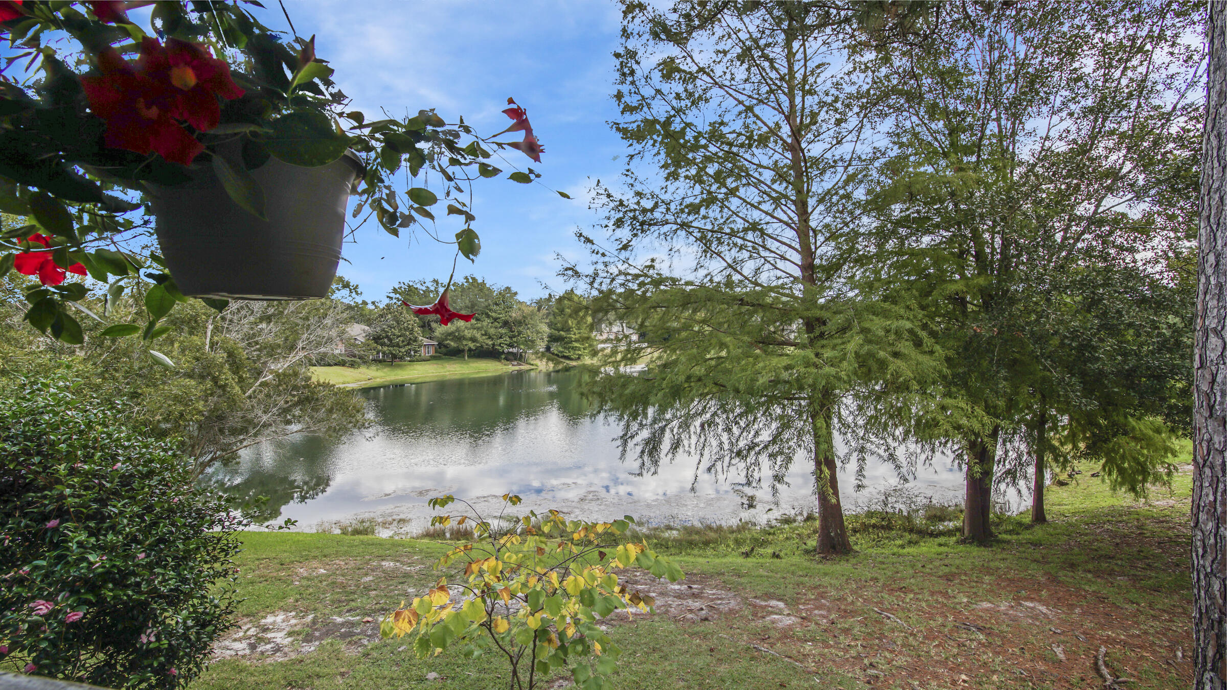 LAKESIDE CONDO AT BLUEWATER BAY - Residential