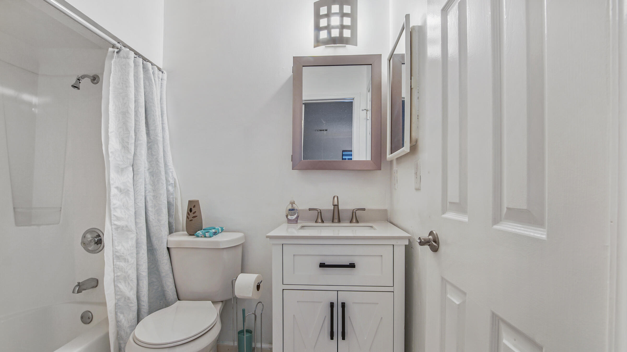 LAKESIDE CONDO AT BLUEWATER BAY - Residential