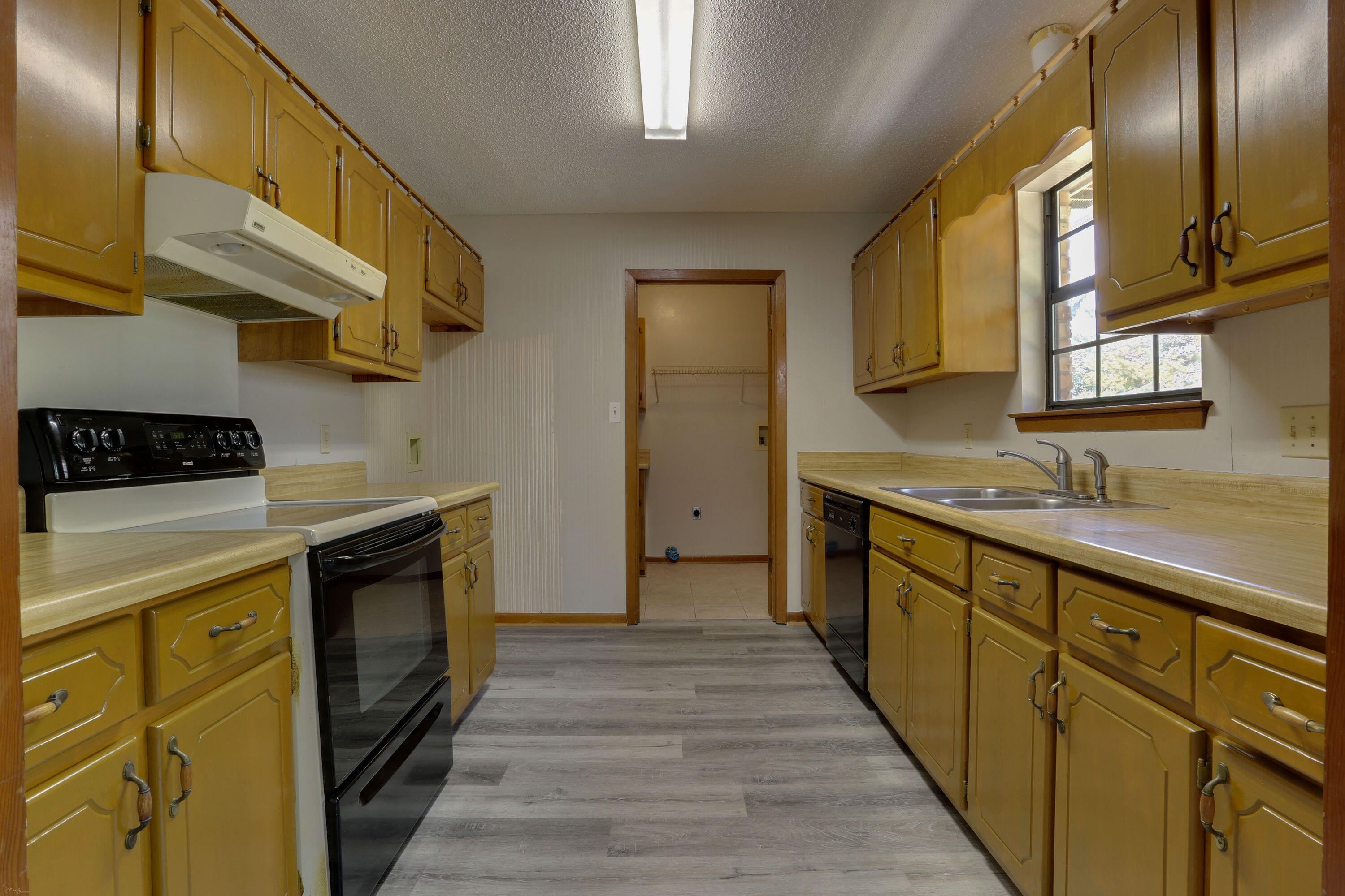 COUNTRYVIEW ESTATES 3RD ADDN - Residential