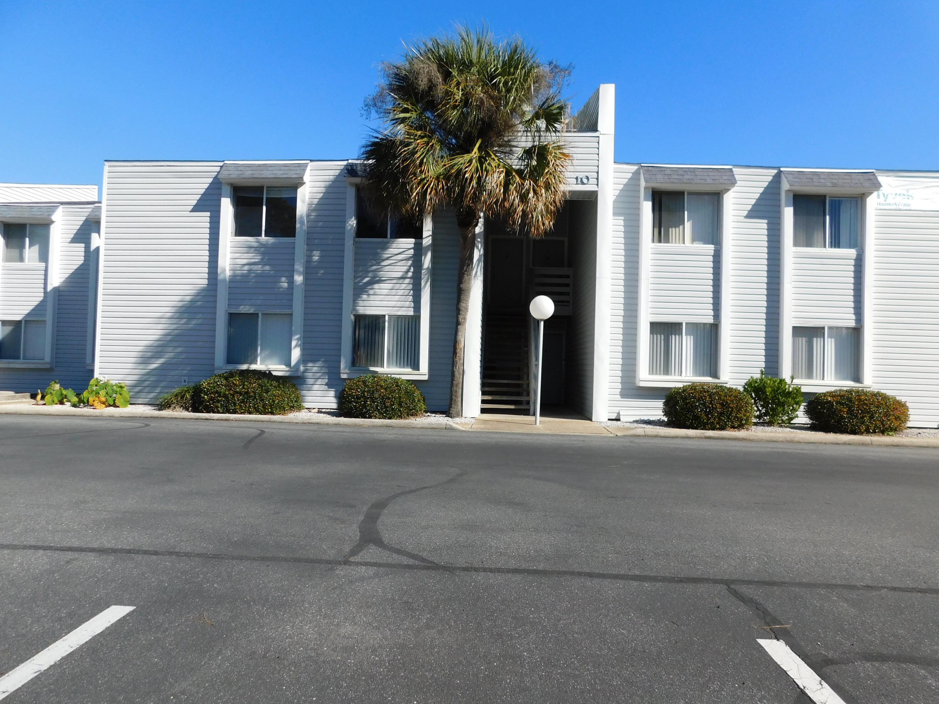 FINISTERRA CONDO - Residential