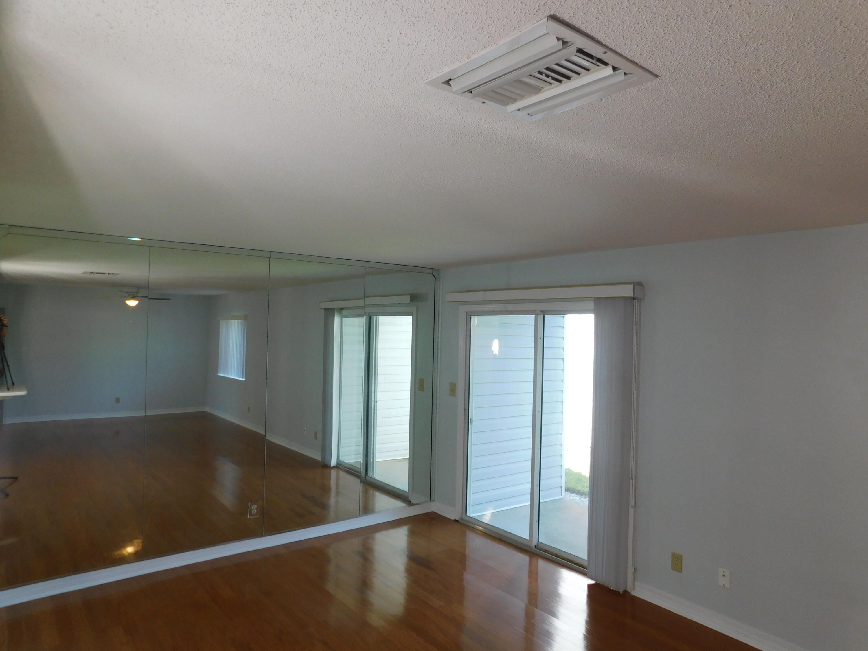 FINISTERRA CONDO - Residential