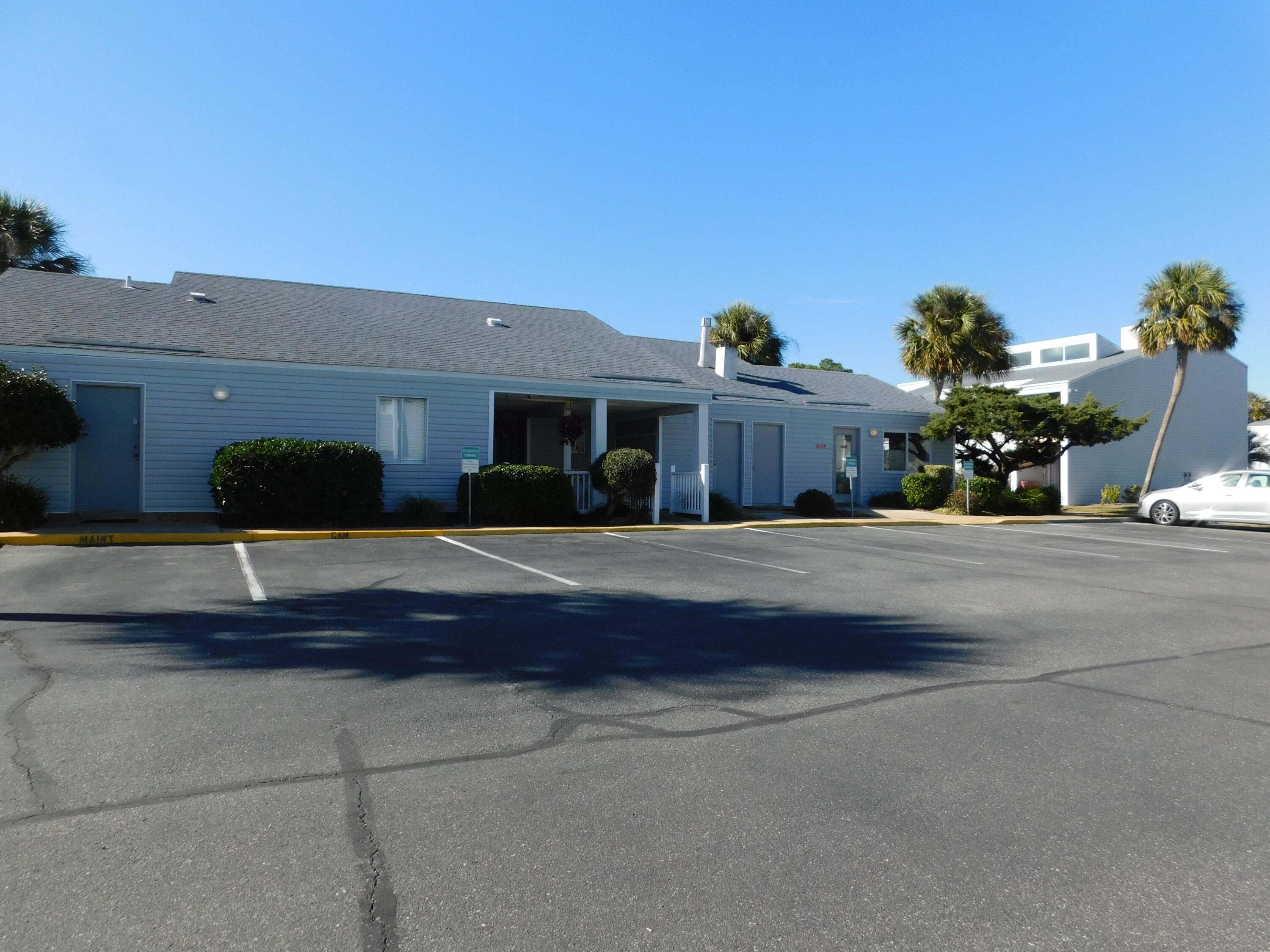 FINISTERRA CONDO - Residential