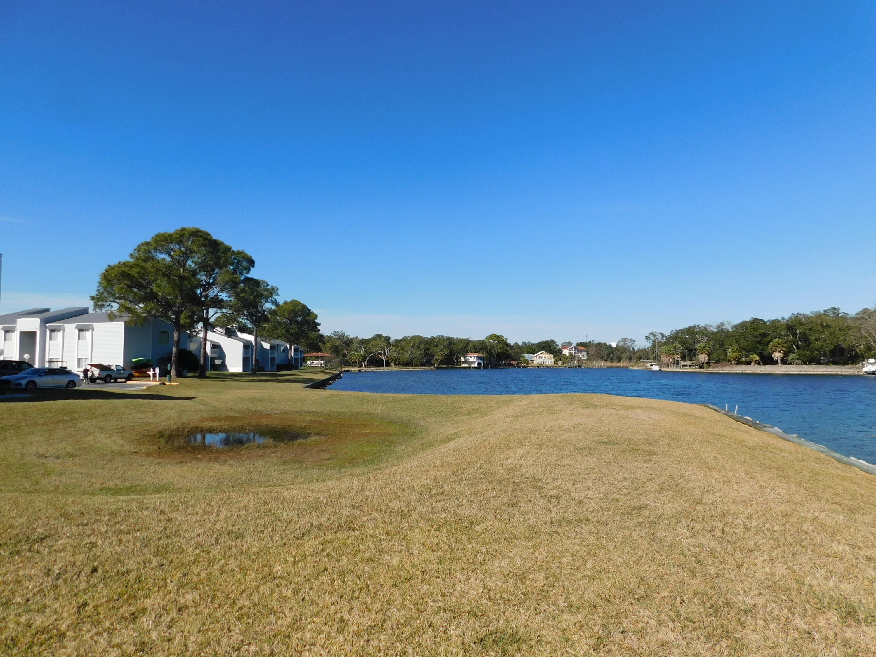 FINISTERRA CONDO - Residential