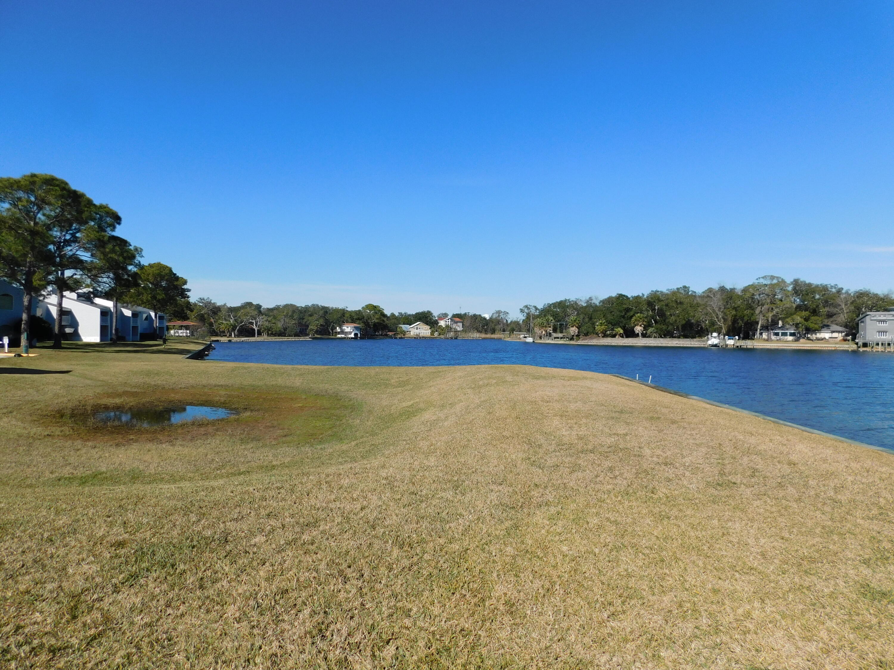 FINISTERRA CONDO - Residential