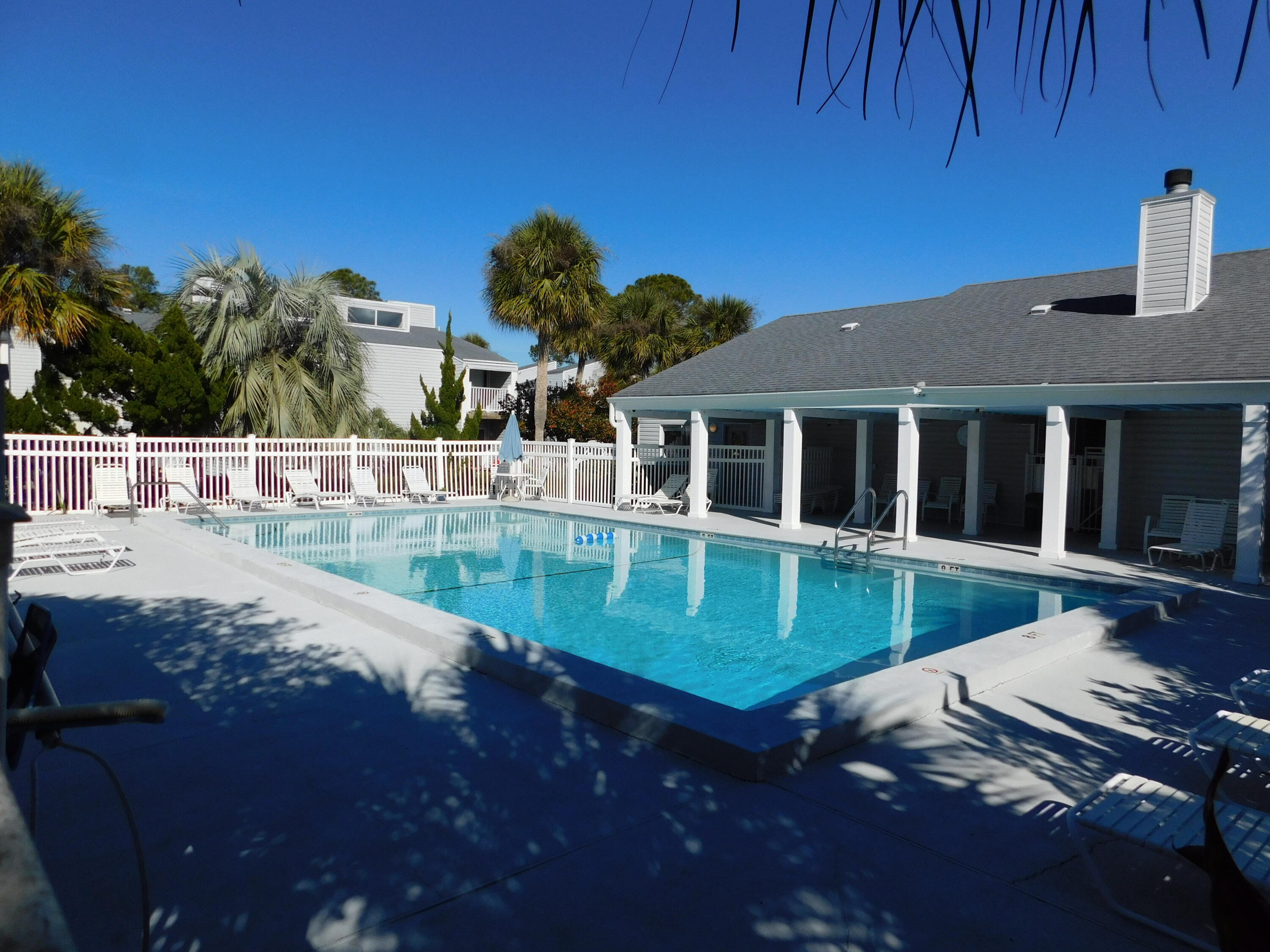 FINISTERRA CONDO - Residential