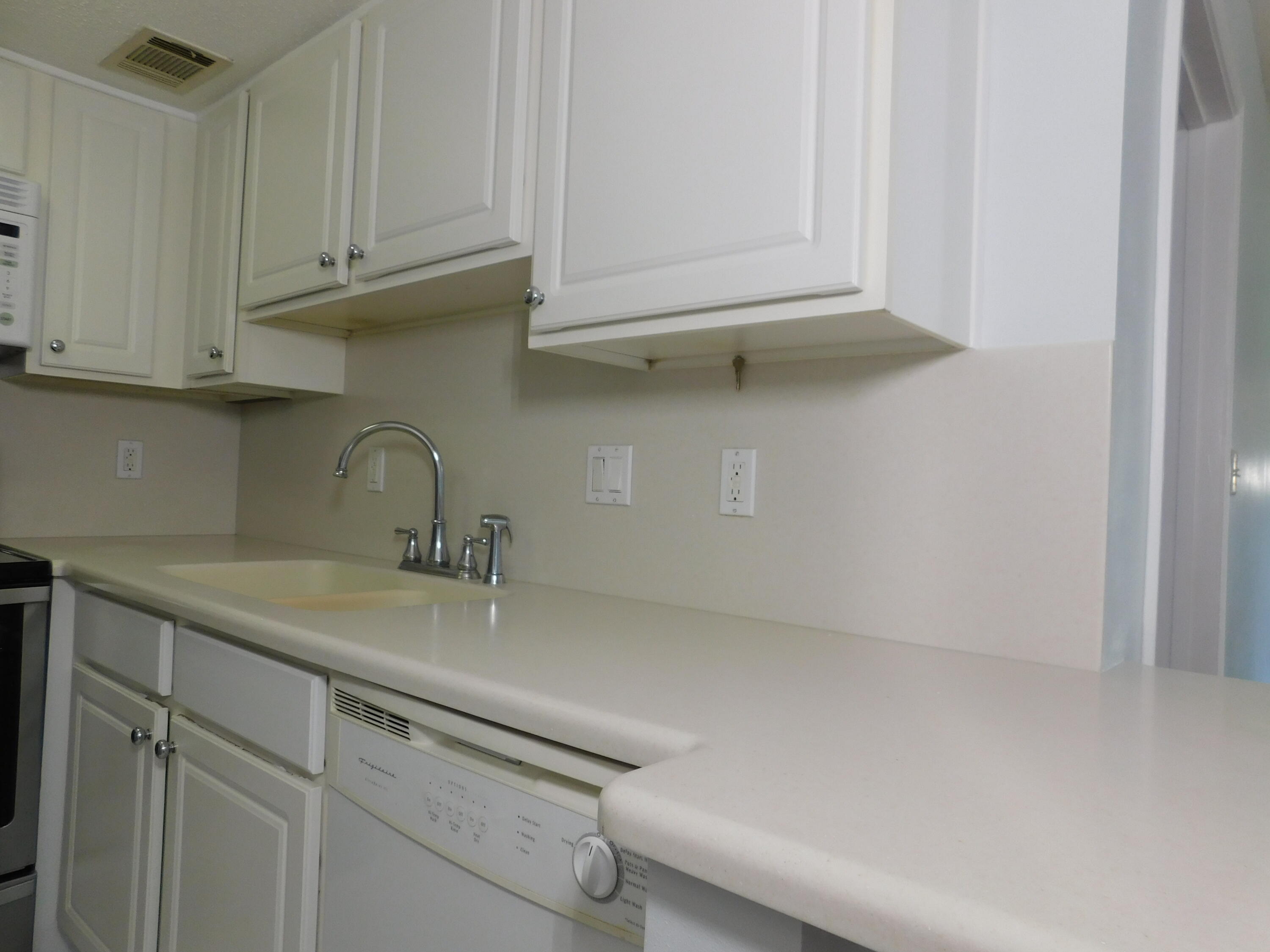 FINISTERRA CONDO - Residential