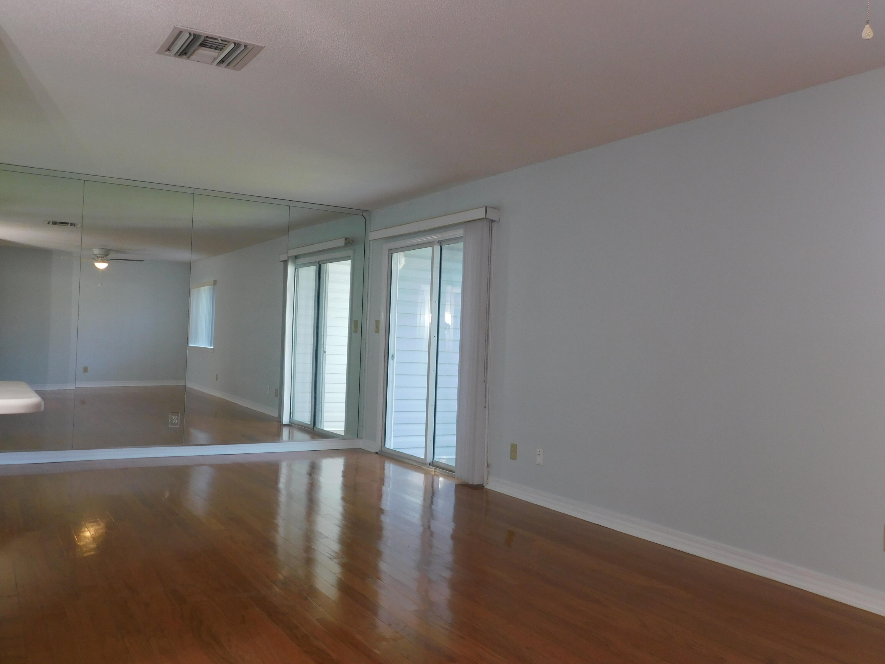 FINISTERRA CONDO - Residential