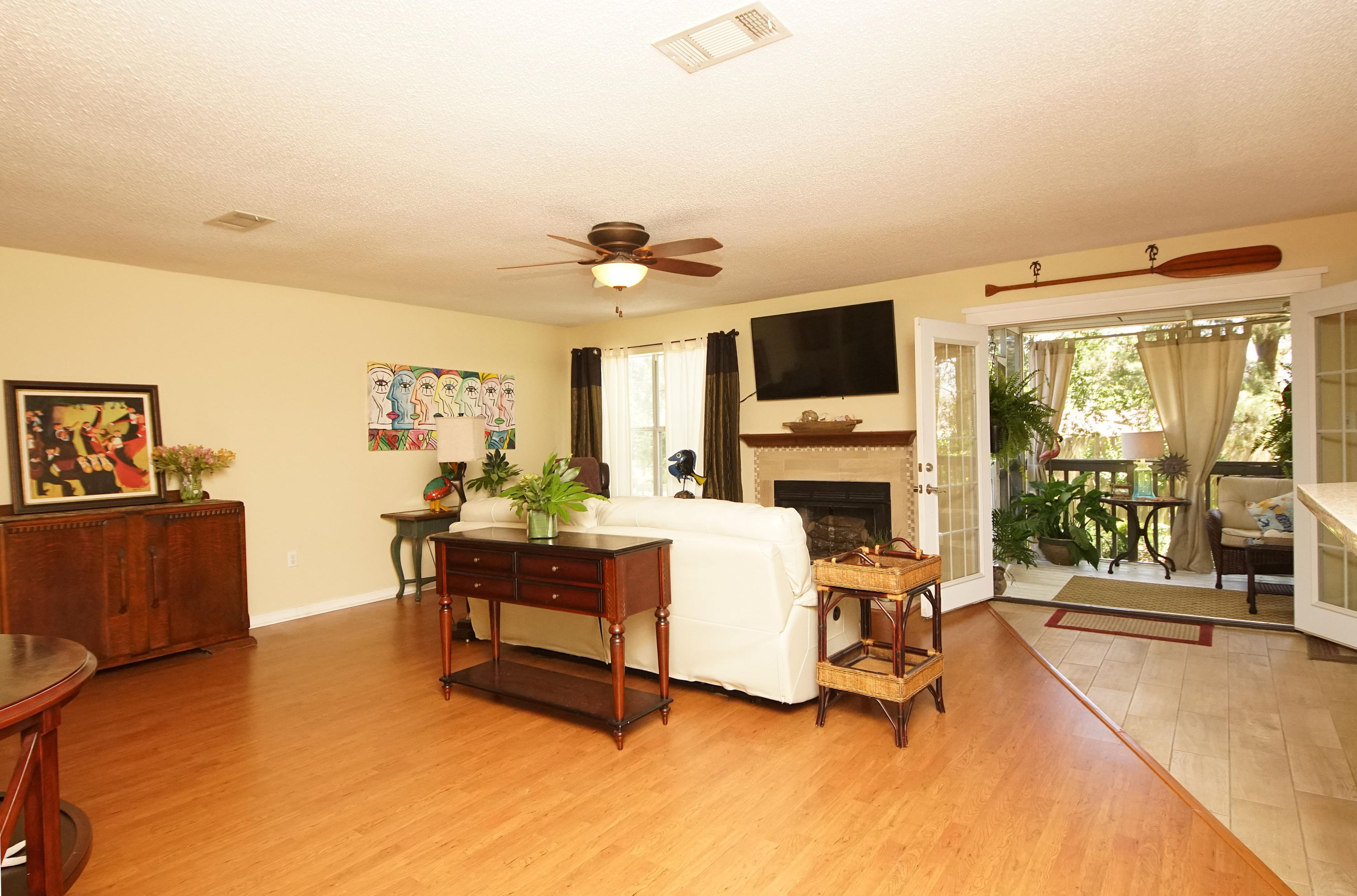 WHISPERING PINES 1ST ADDN - Residential