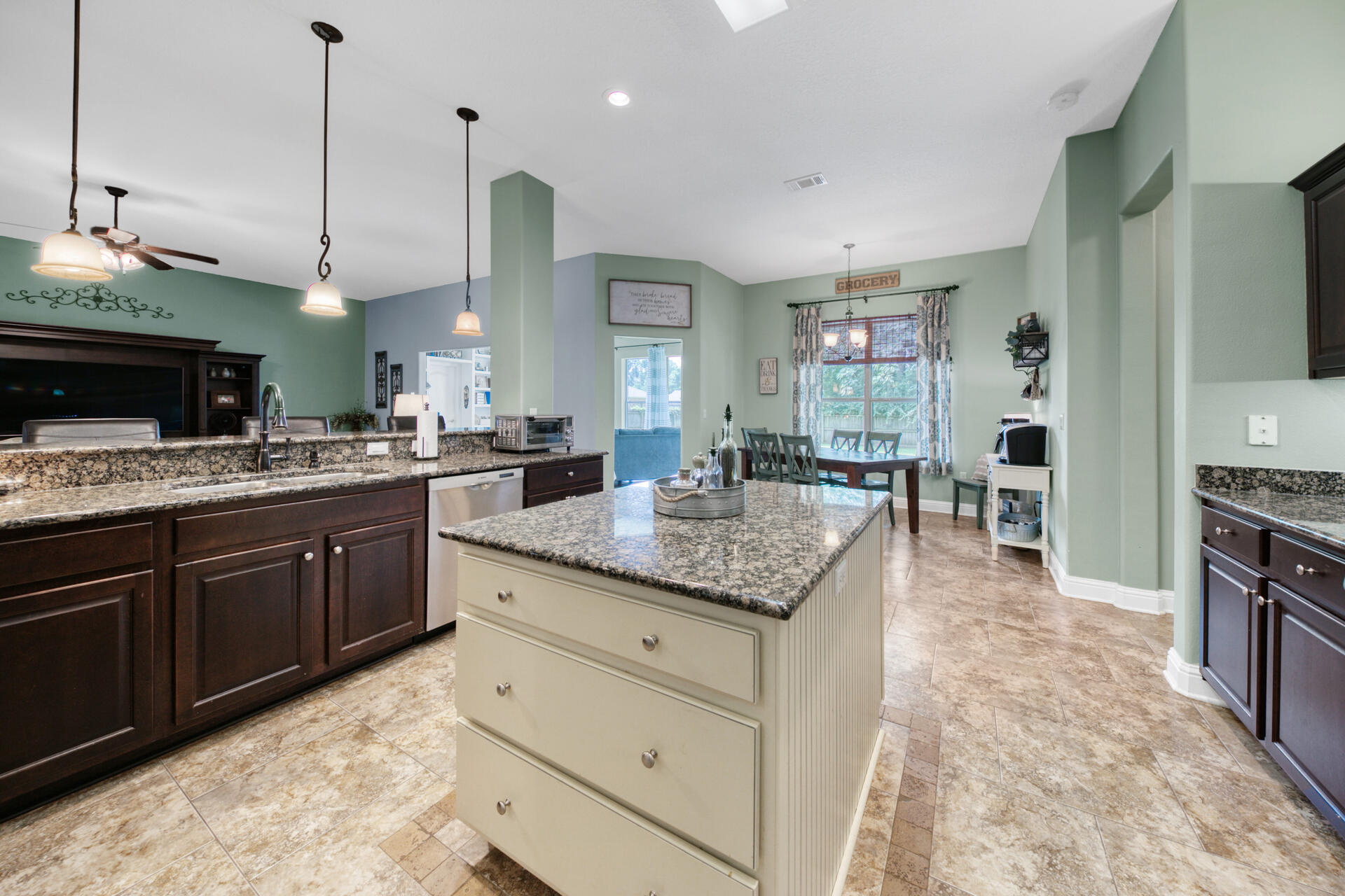 WINDMEADOWS - Residential