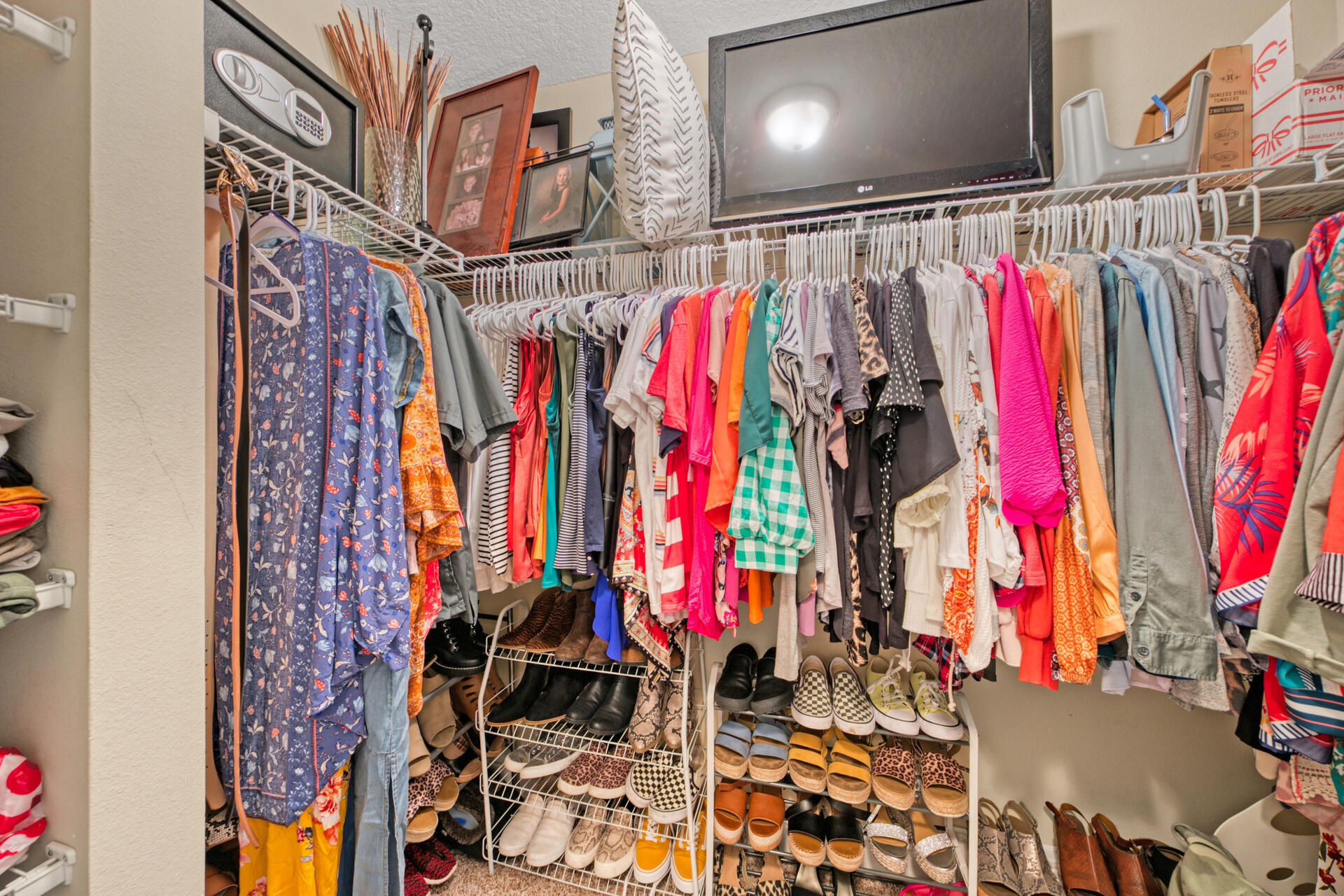 WINDMEADOWS - Residential