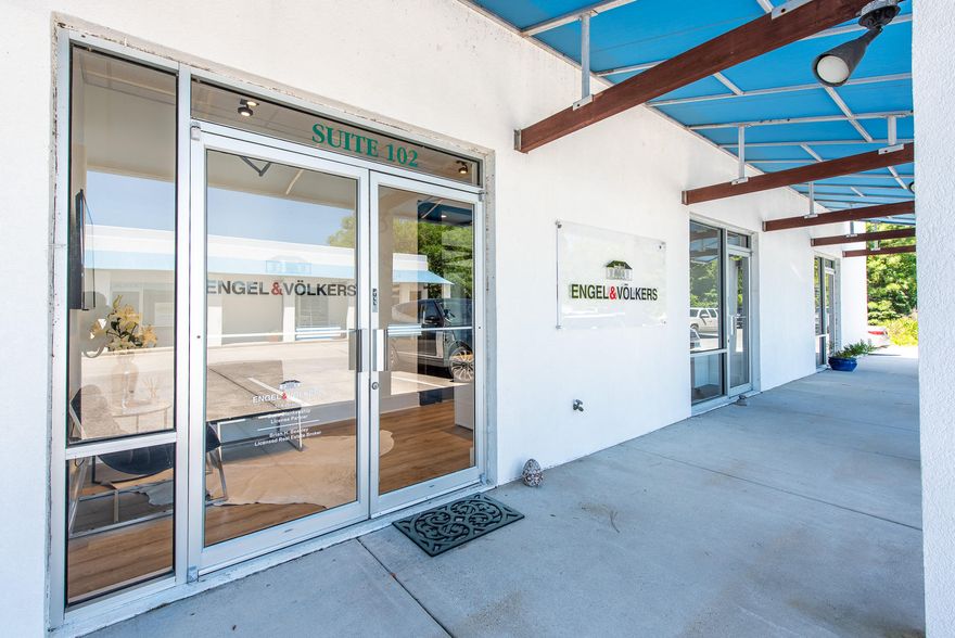 30A frontage in Seagrove Beach. 4 private offices, bullpen, reception area and kitchen.