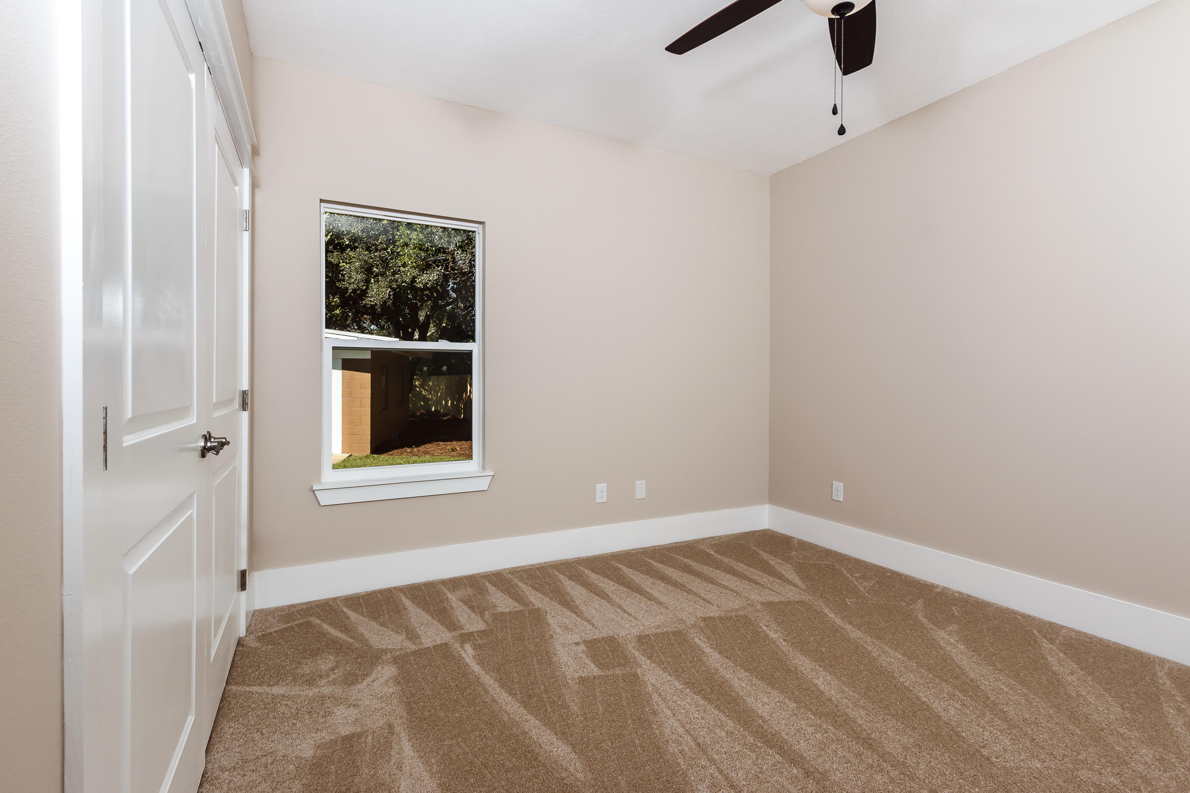 Ocean City/ Wright Fire. Within 0.3 miles of Shalimar Bridge. - Residential