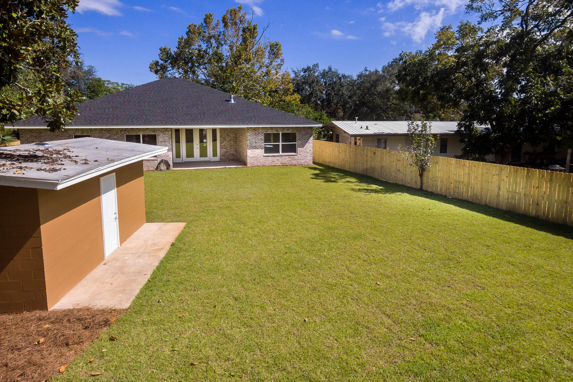 Ocean City/ Wright Fire. Within 0.3 miles of Shalimar Bridge. - Residential