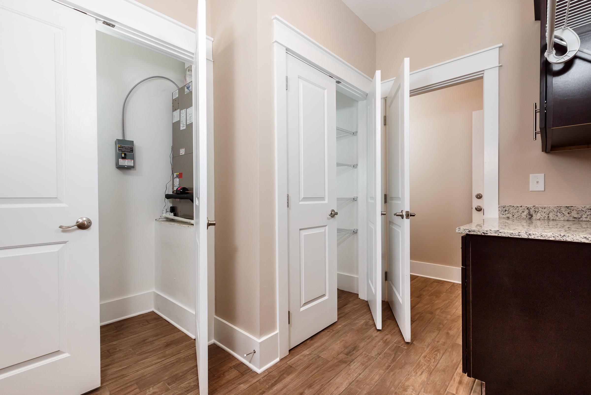 Ocean City/ Wright Fire. Within 0.3 miles of Shalimar Bridge. - Residential