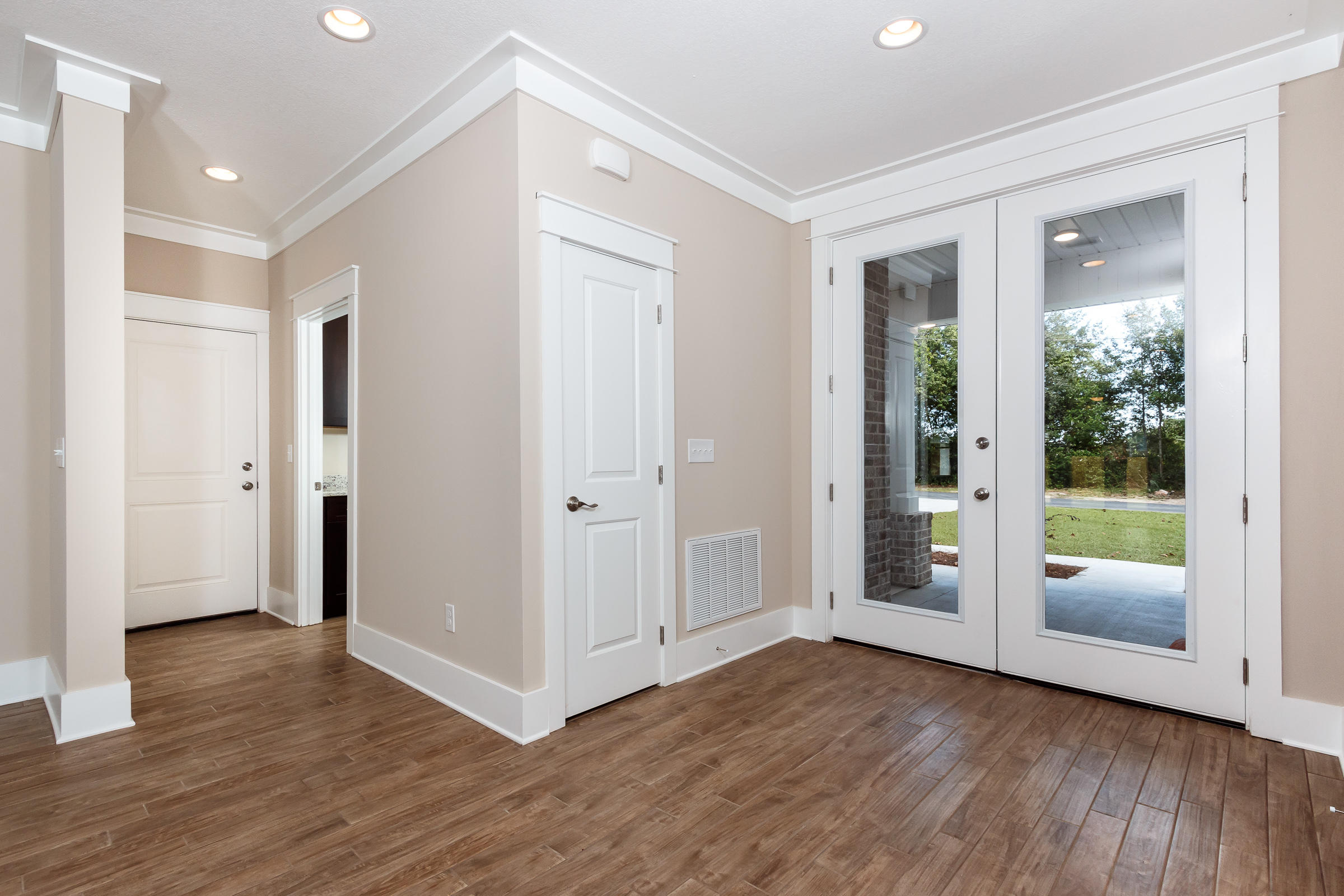 Ocean City/ Wright Fire. Within 0.3 miles of Shalimar Bridge. - Residential