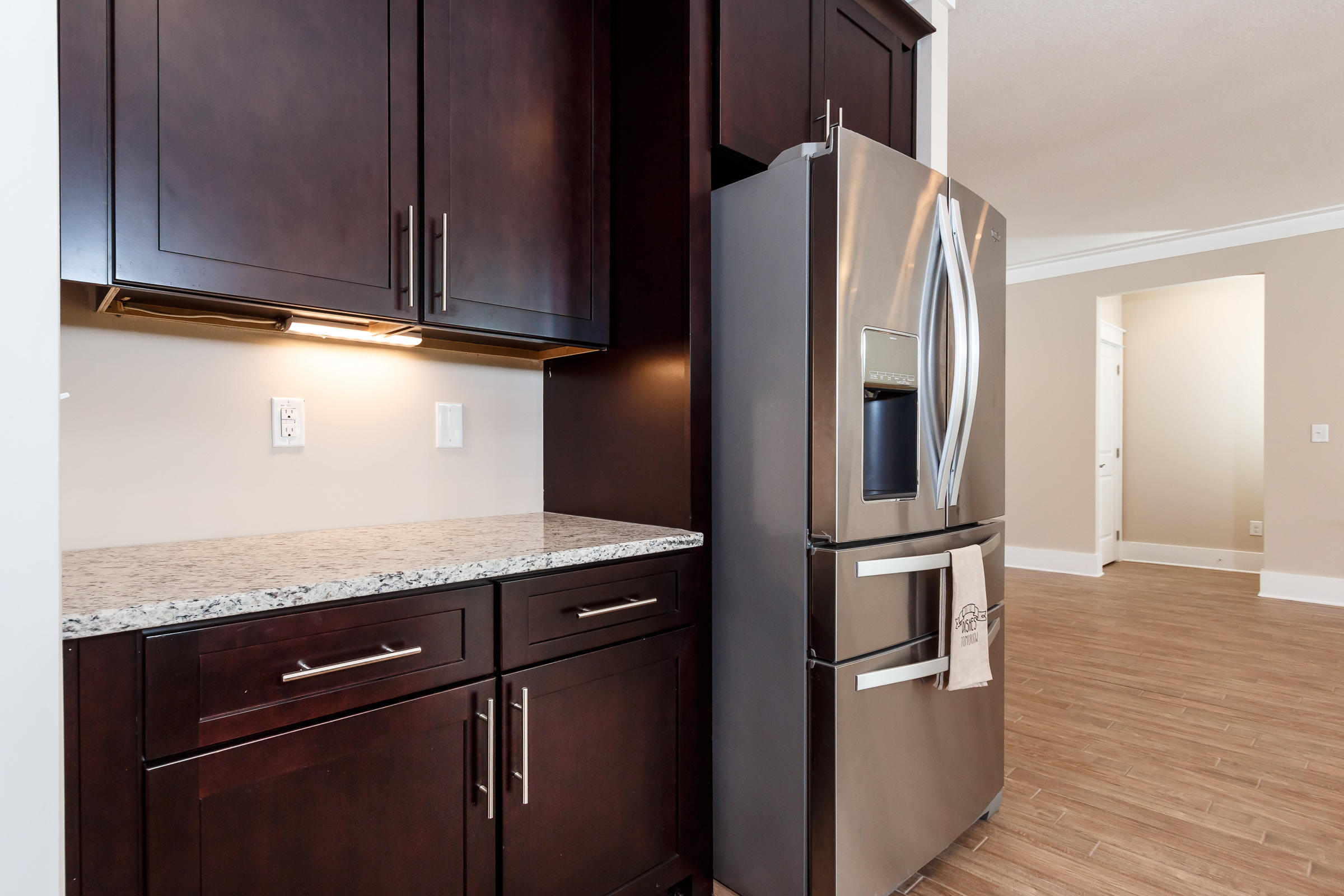 Ocean City/ Wright Fire. Within 0.3 miles of Shalimar Bridge. - Residential