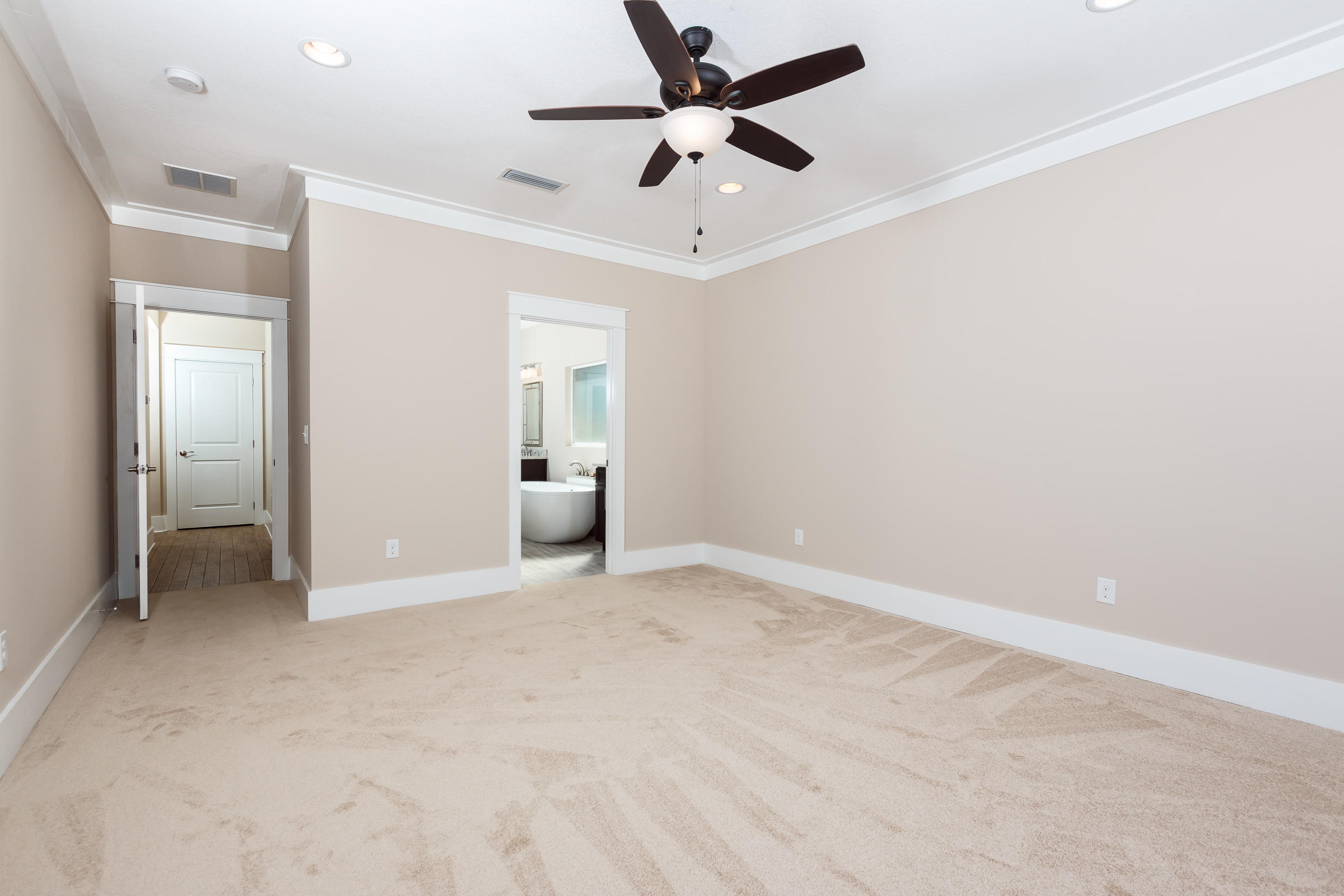 Ocean City/ Wright Fire. Within 0.3 miles of Shalimar Bridge. - Residential