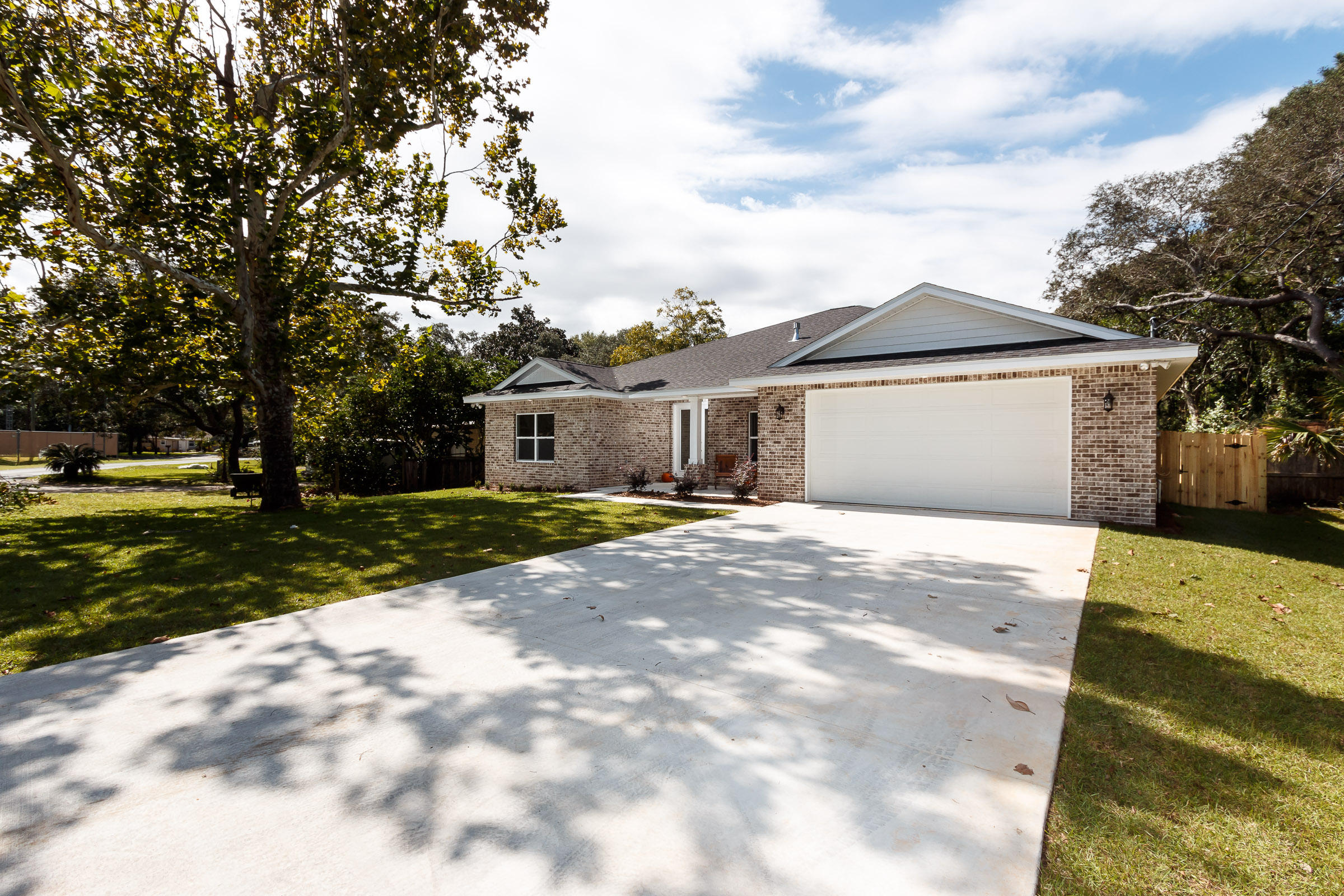 Ocean City/ Wright Fire. Within 0.3 miles of Shalimar Bridge. - Residential