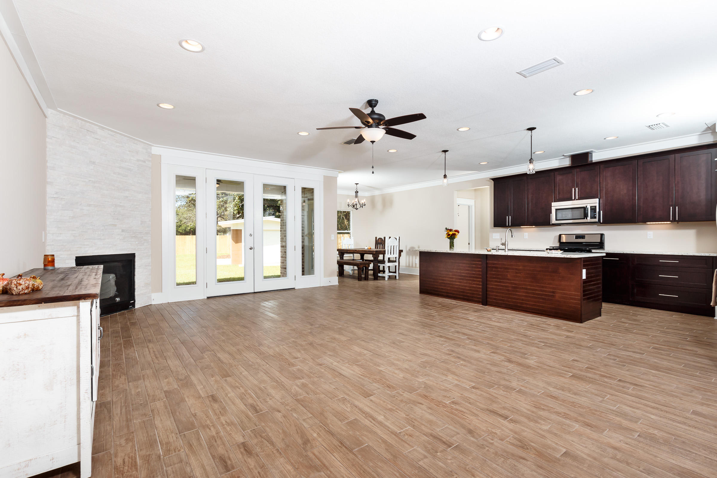 Ocean City/ Wright Fire. Within 0.3 miles of Shalimar Bridge. - Residential