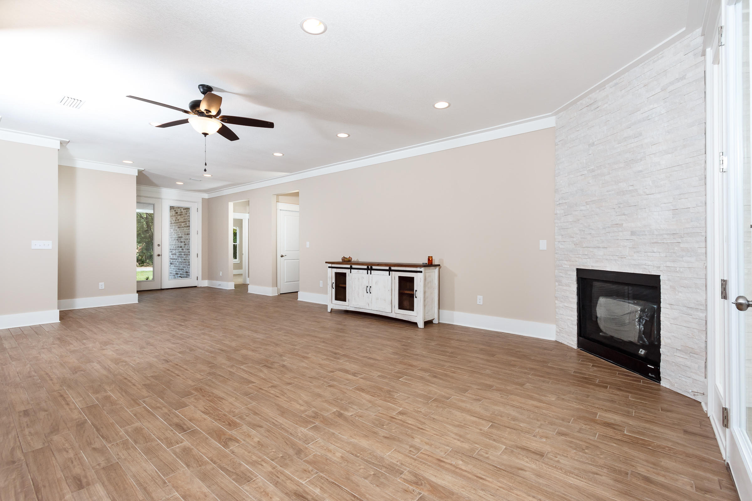 Ocean City/ Wright Fire. Within 0.3 miles of Shalimar Bridge. - Residential