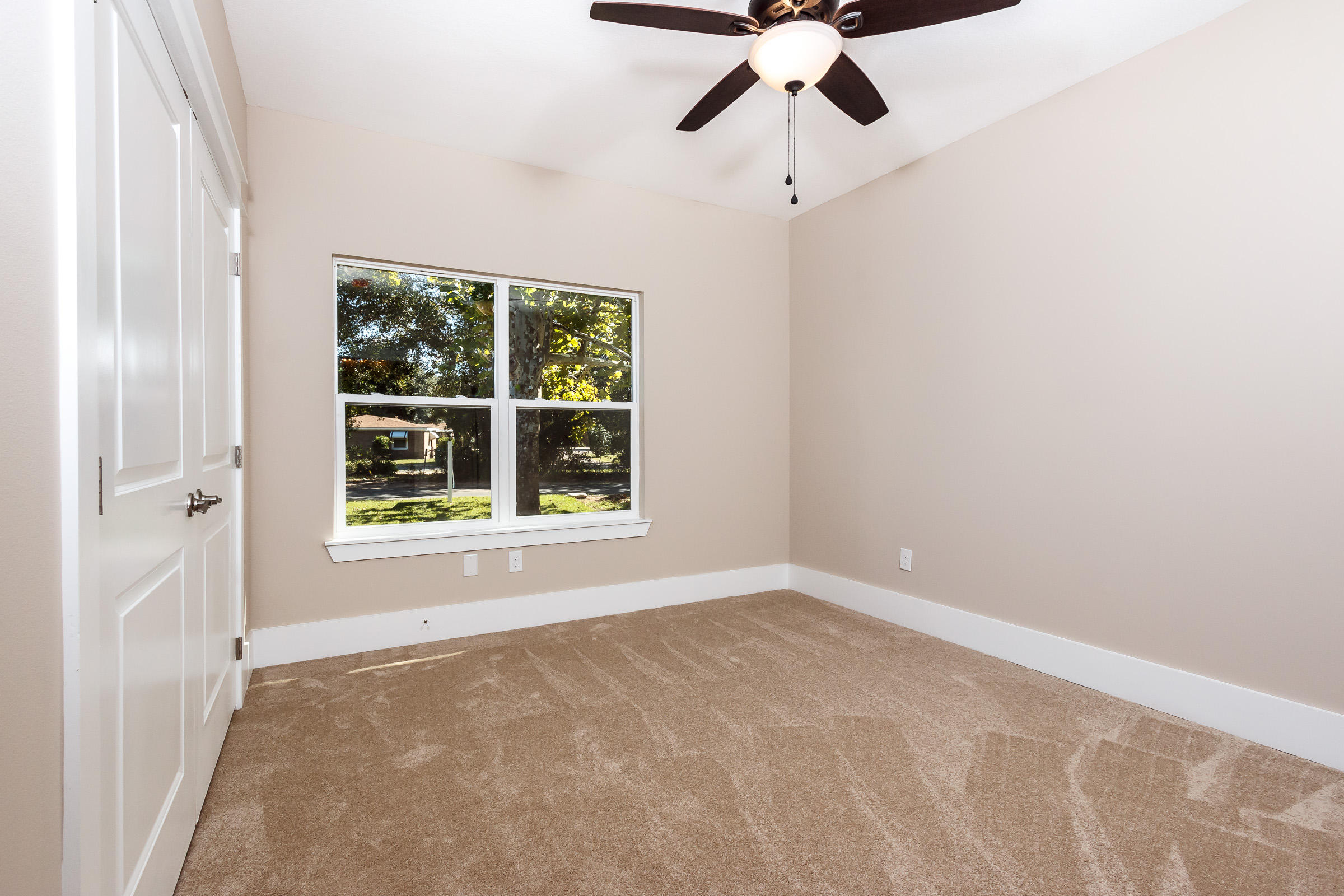 Ocean City/ Wright Fire. Within 0.3 miles of Shalimar Bridge. - Residential