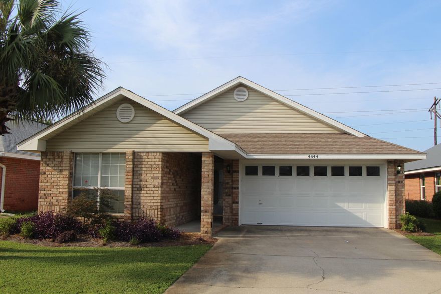 Ride your bike or walk to the beautiful beaches of Destin! This is a charming home with a spacious split floor plan in a wonderful neighborhood. The living room, dining room and kitchen feature vaulted ceilings and tile floors. The exterior is brick and there is a very nice screened enclosure in the back, the yard features very nice, mature landscaping. This home is in very good, move- in condition.