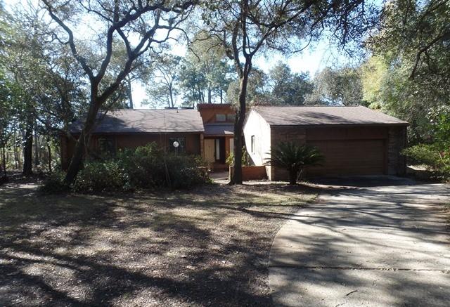 REO ~ This spacious 4 Bd / 2.5 Ba home offers lots of potential for a growing family. The living room features cathedral ceilings, built in seating around the fireplace & access to large screened deck. The eat-in kitchen offers plenty of cabinet & counter top space. All 3 guest bedrooms offers plenty of space including desk space in two of the bedrooms. The master suite also offers access to the deck. All situated on a large wood lot close to the bay in Bluewater Bay. Don't miss out on all this home has to offer.