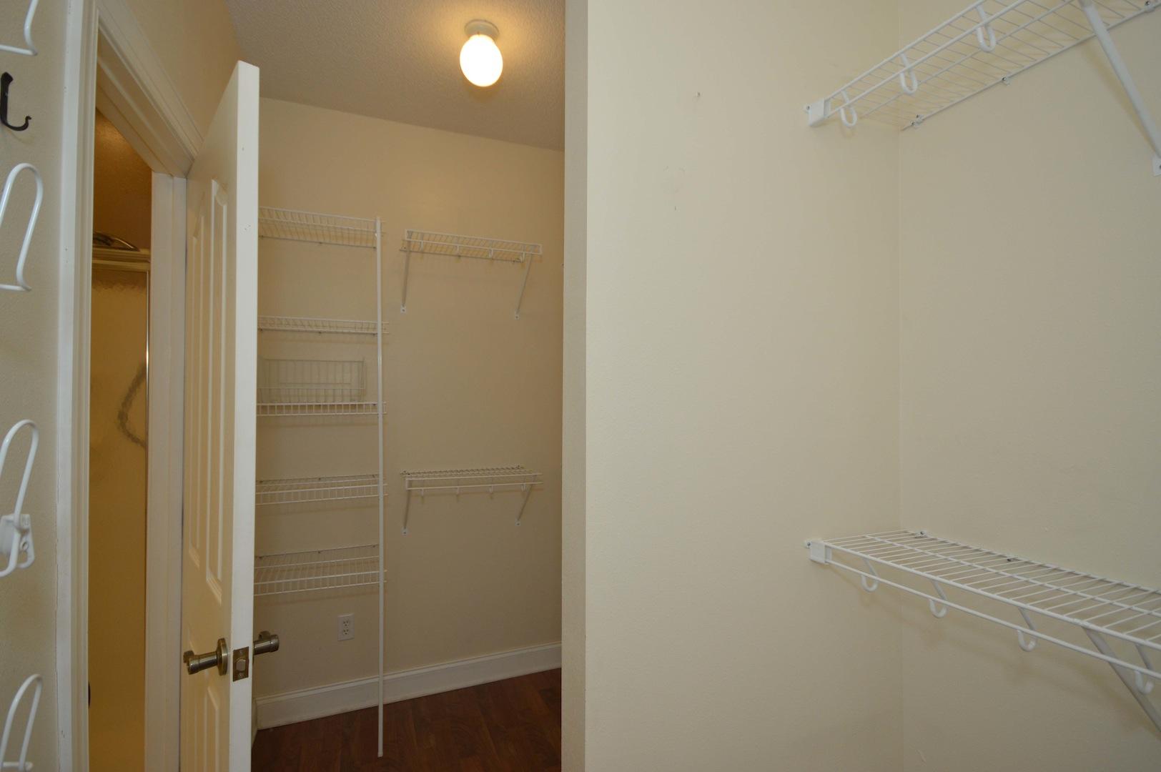 ROBLEDAL ESTATES - Residential