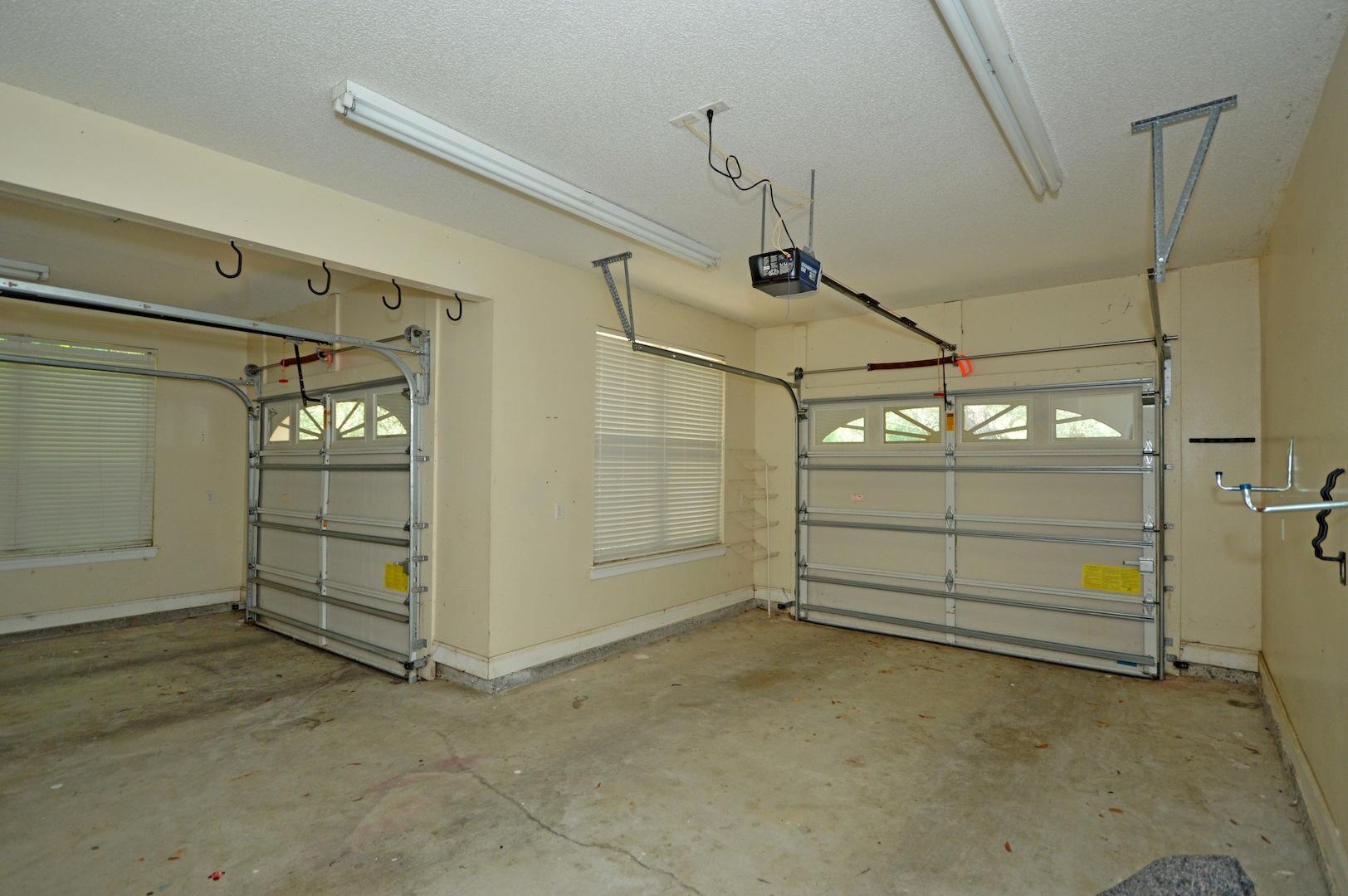 ROBLEDAL ESTATES - Residential